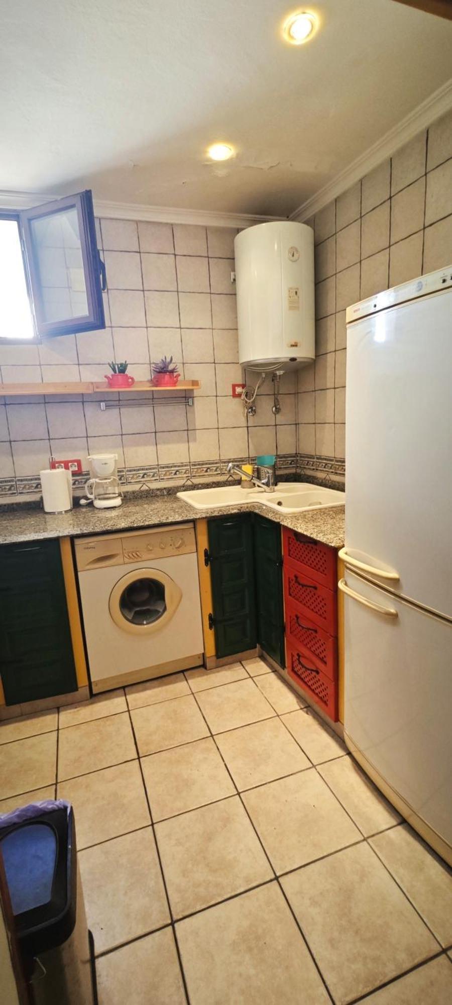 2 Personas En Pleno Centro De Apartamento