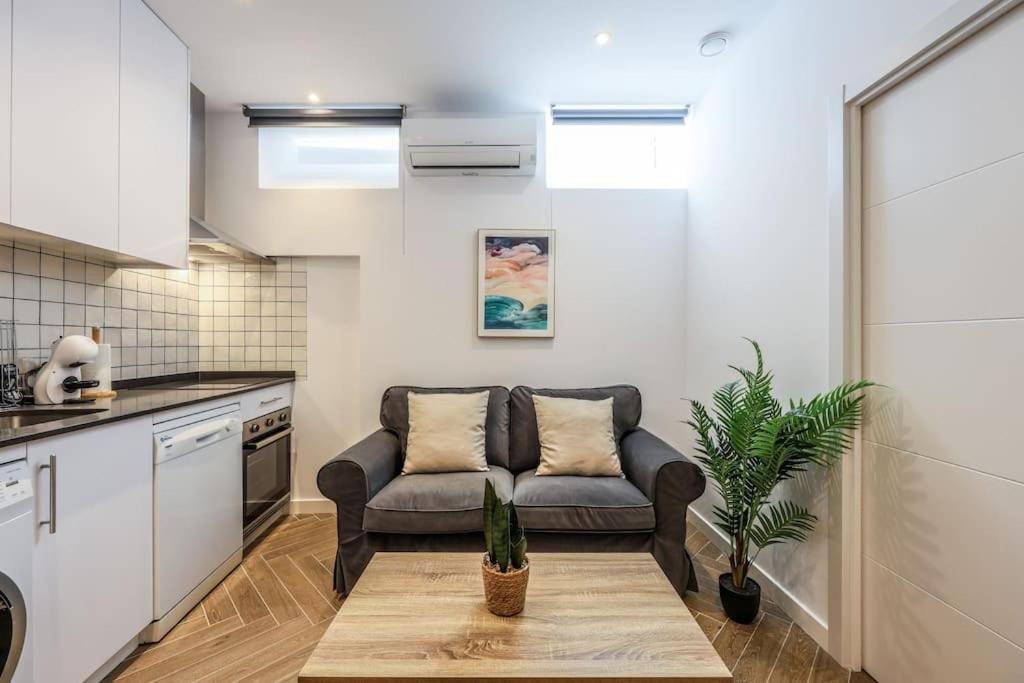 Urban Tranquility In - Ideal For Couples Apartment