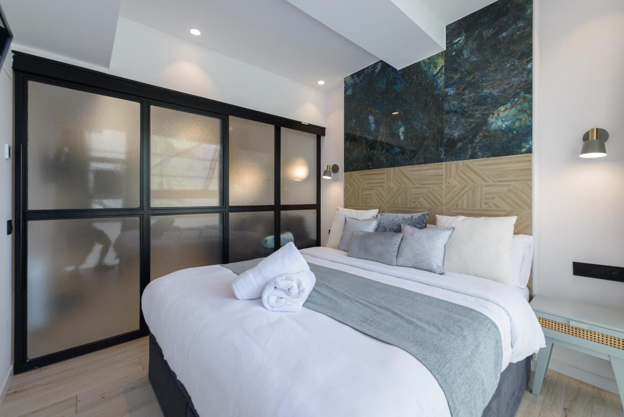 Deluxe Sol, By Monaro Apartment *