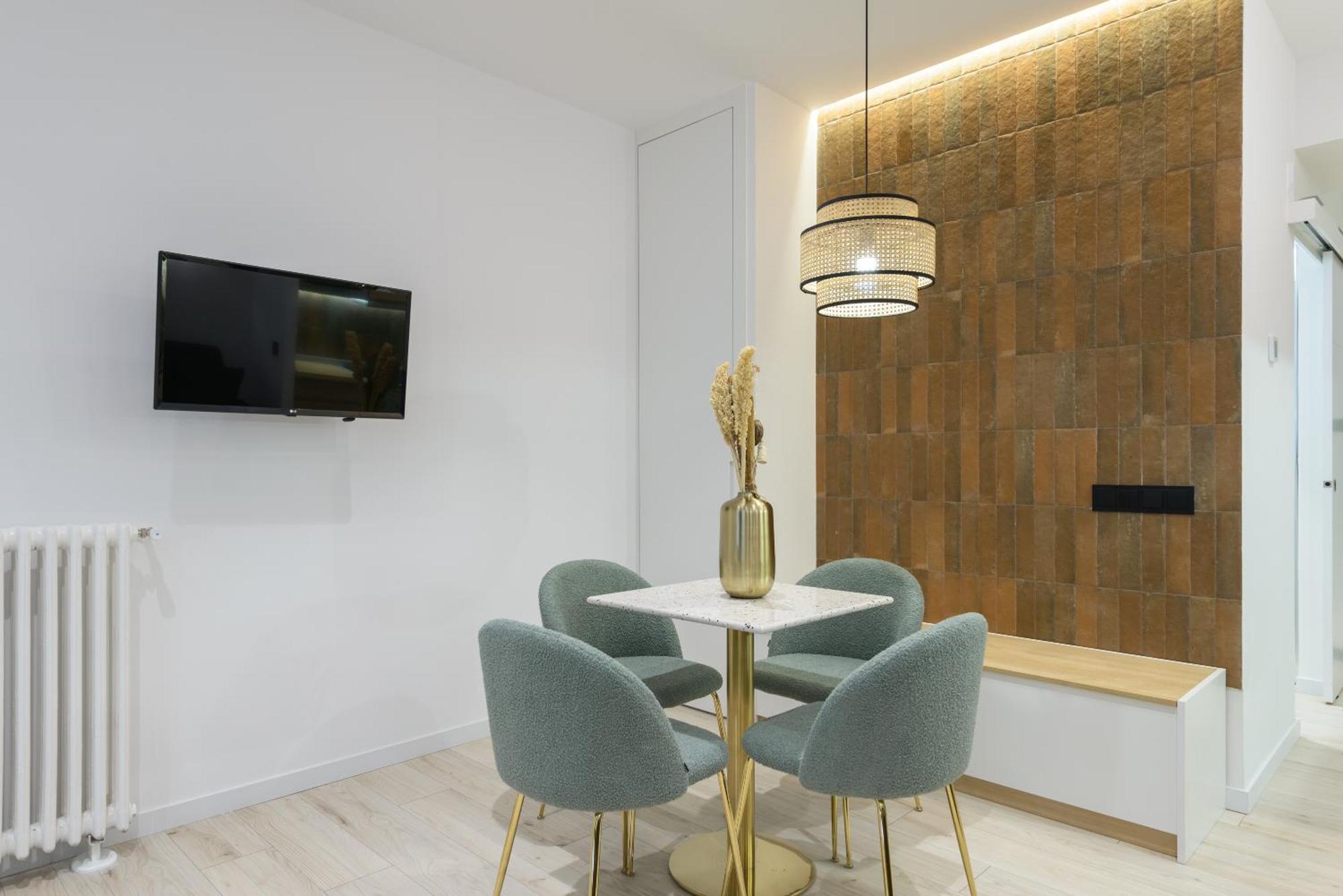 Deluxe Sol, By Monaro Apartment *