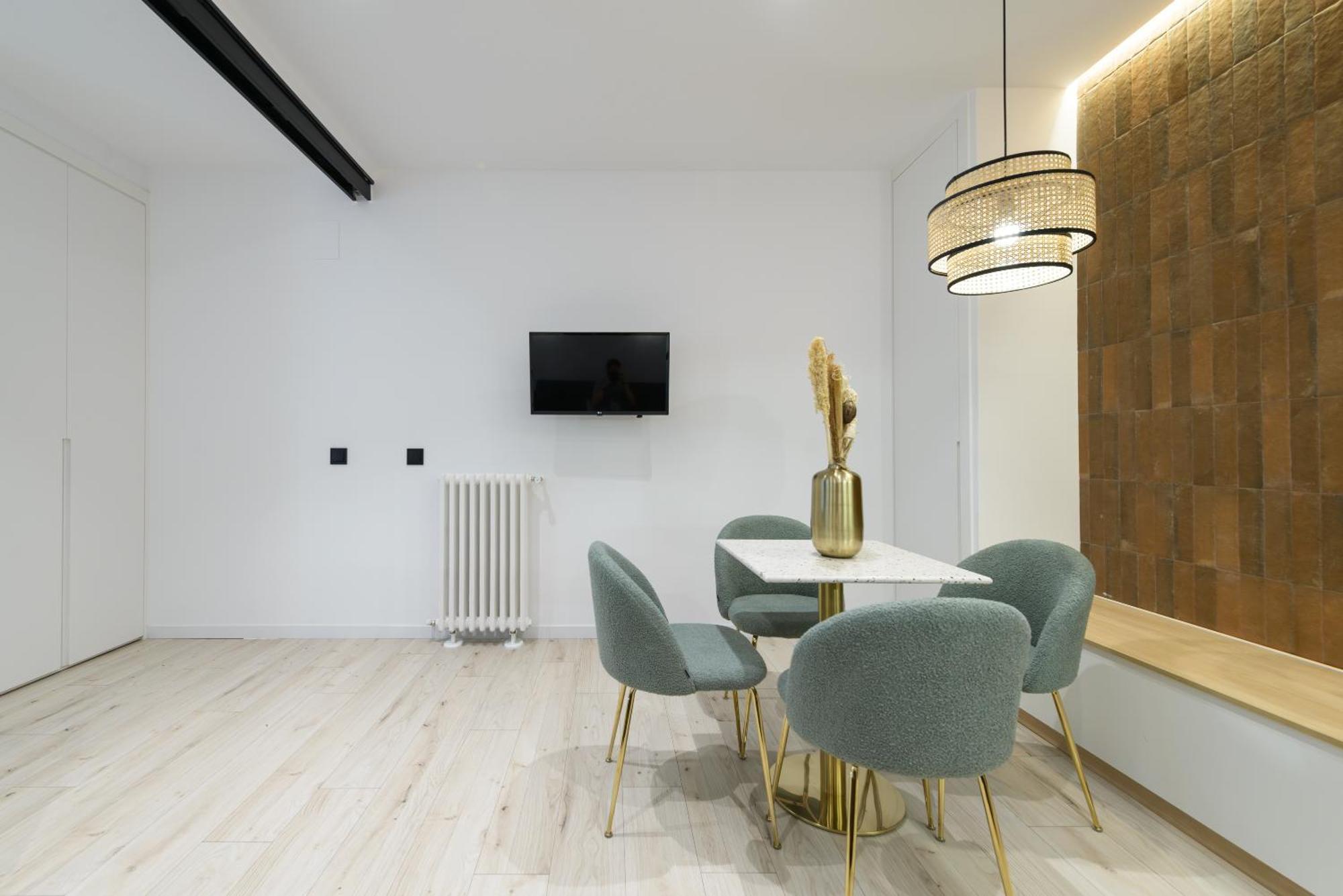 Apartment Deluxe Sol, By Monaro Madrid