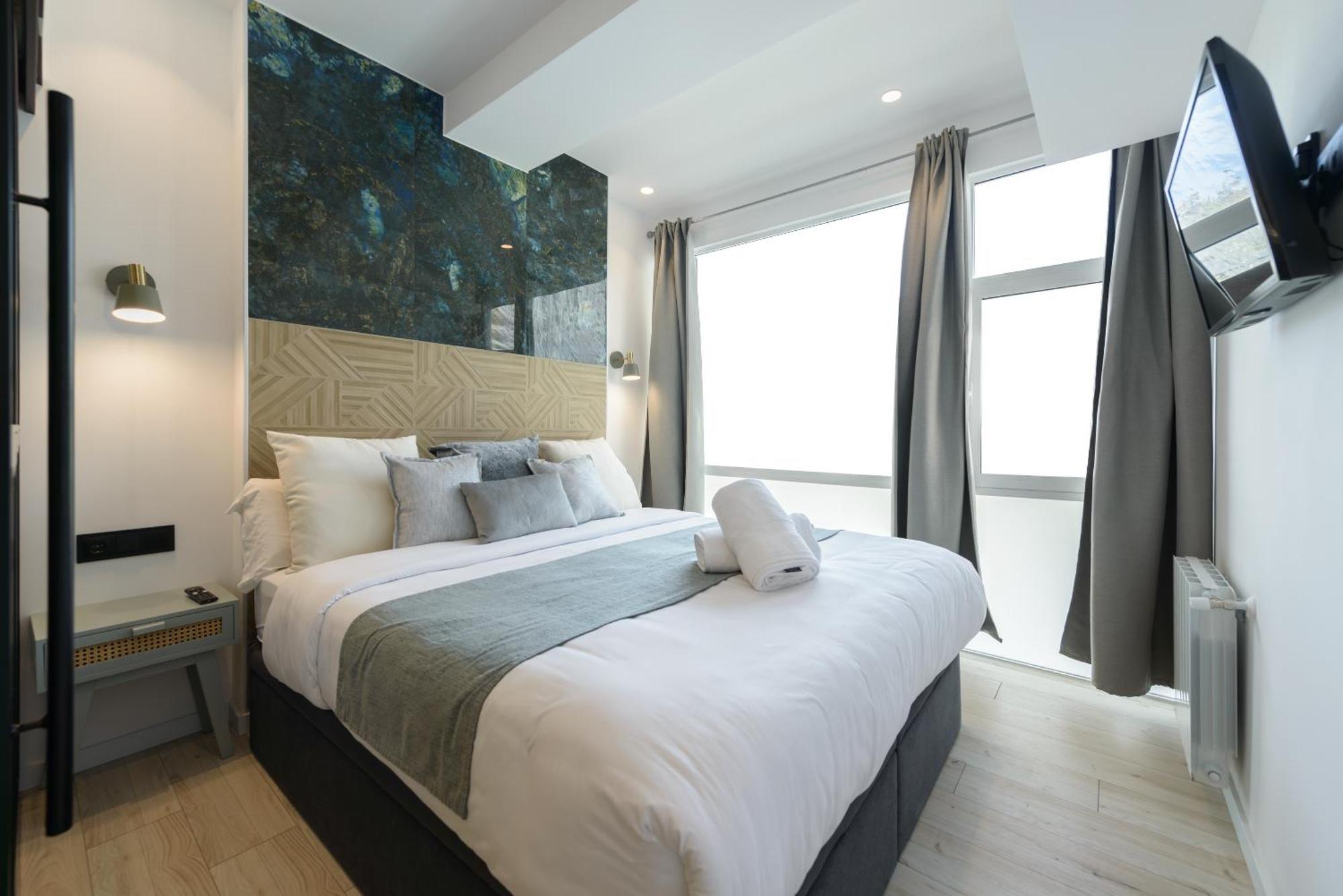 Apartment Deluxe Sol, By Monaro Madrid