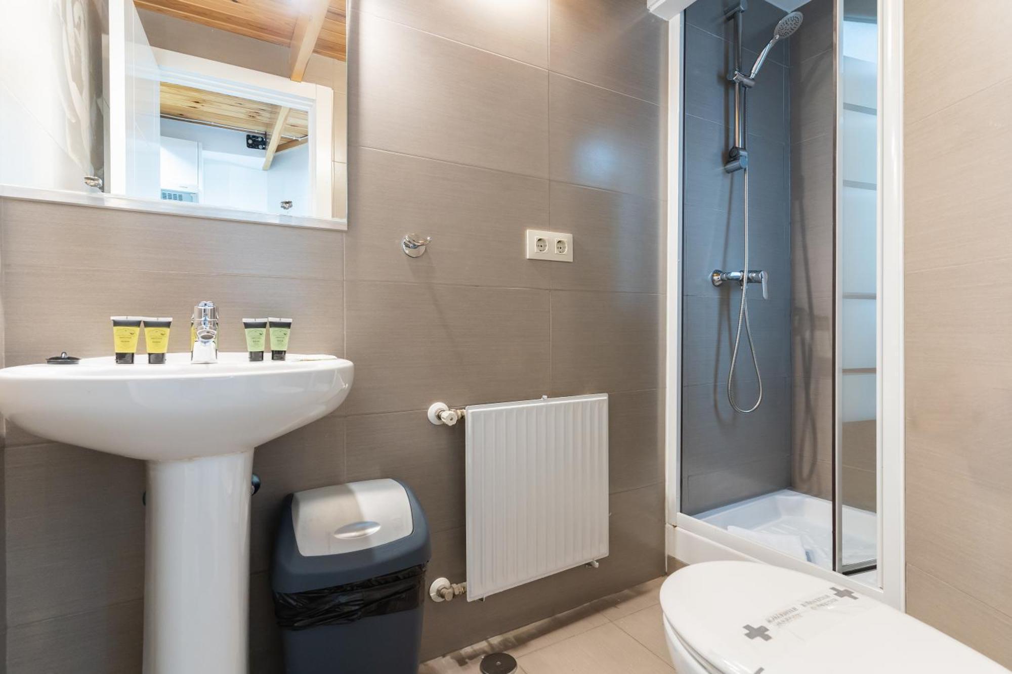 2 Bedrooms 1,5bathrooms Furnished - Sol - Bright & Functional - Mintystay *