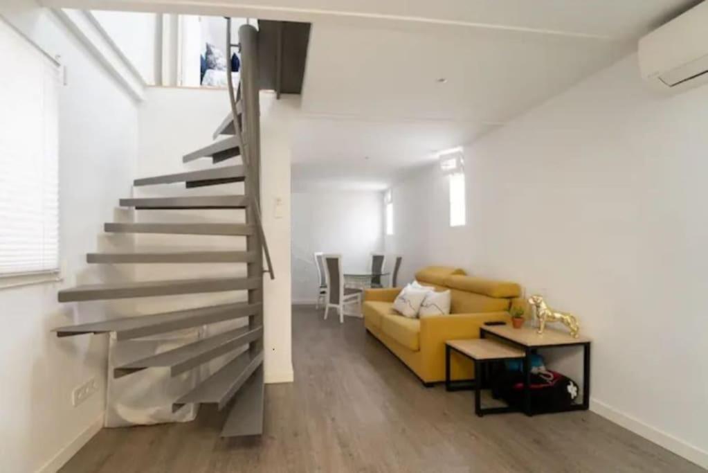 Luminoso Duplex Junto A Gran Via Apartment