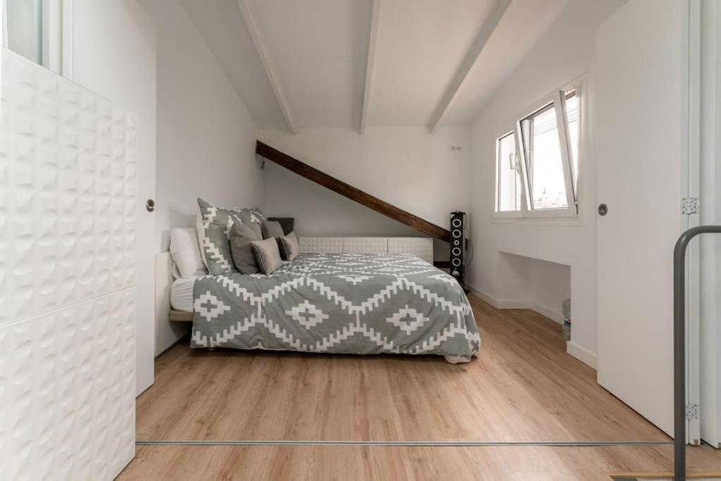 Luminoso Duplex Junto A Gran Via Apartment *