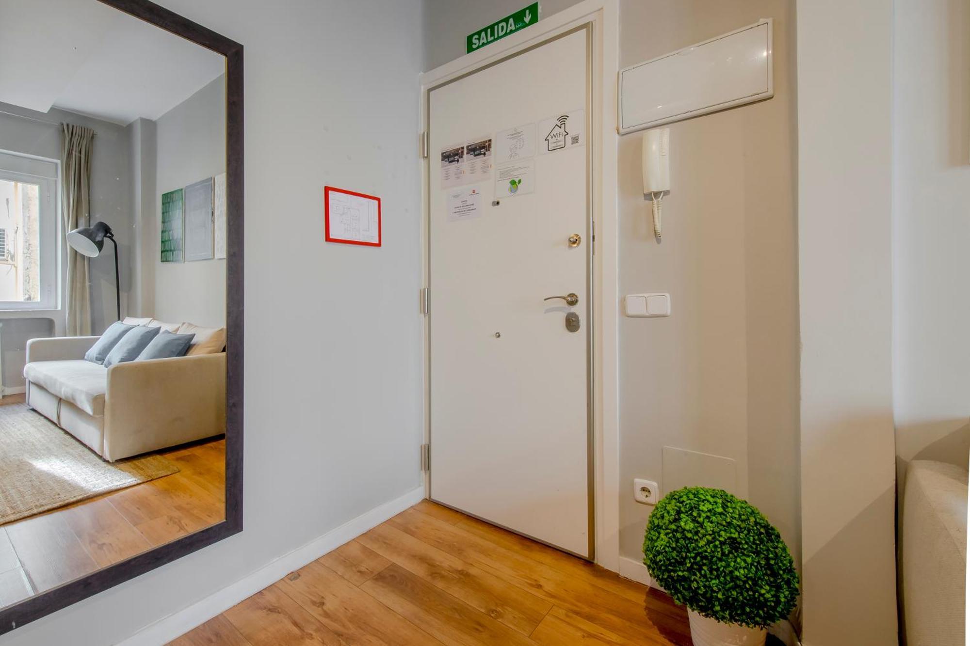 Apartamento Excelente Piso De 3 En La Latina-centro