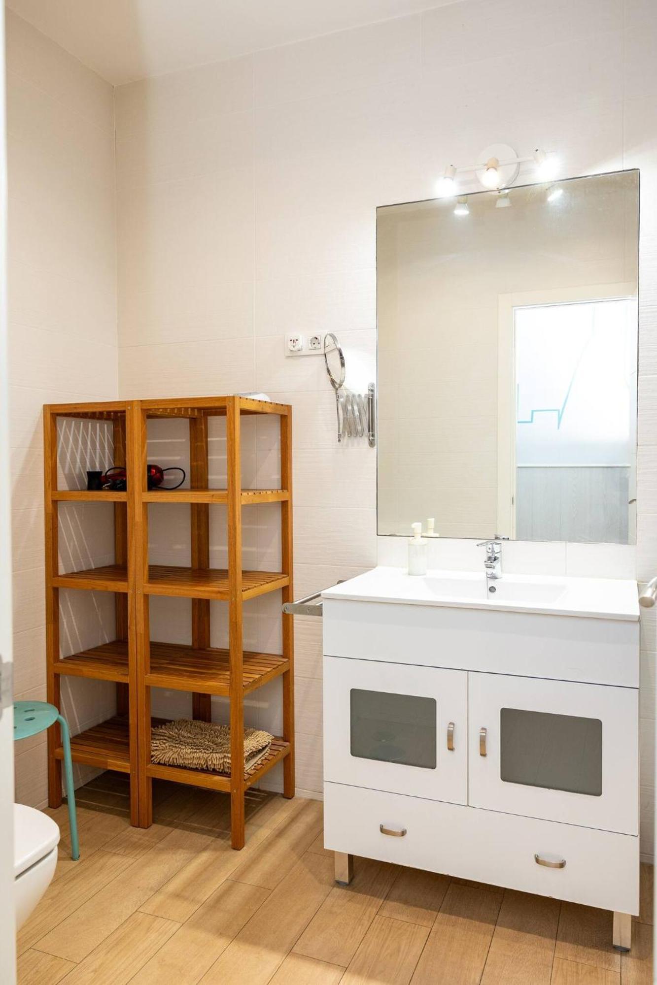 Modern And Spacious-2bedrooms 1bathroom-malasana Lejlighed