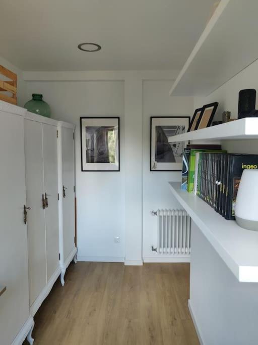 Moderno Con Oficina Y Balcon Lejlighed Madrid