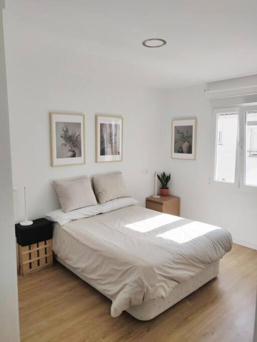 Moderno Con Oficina Y Balcon Madrid