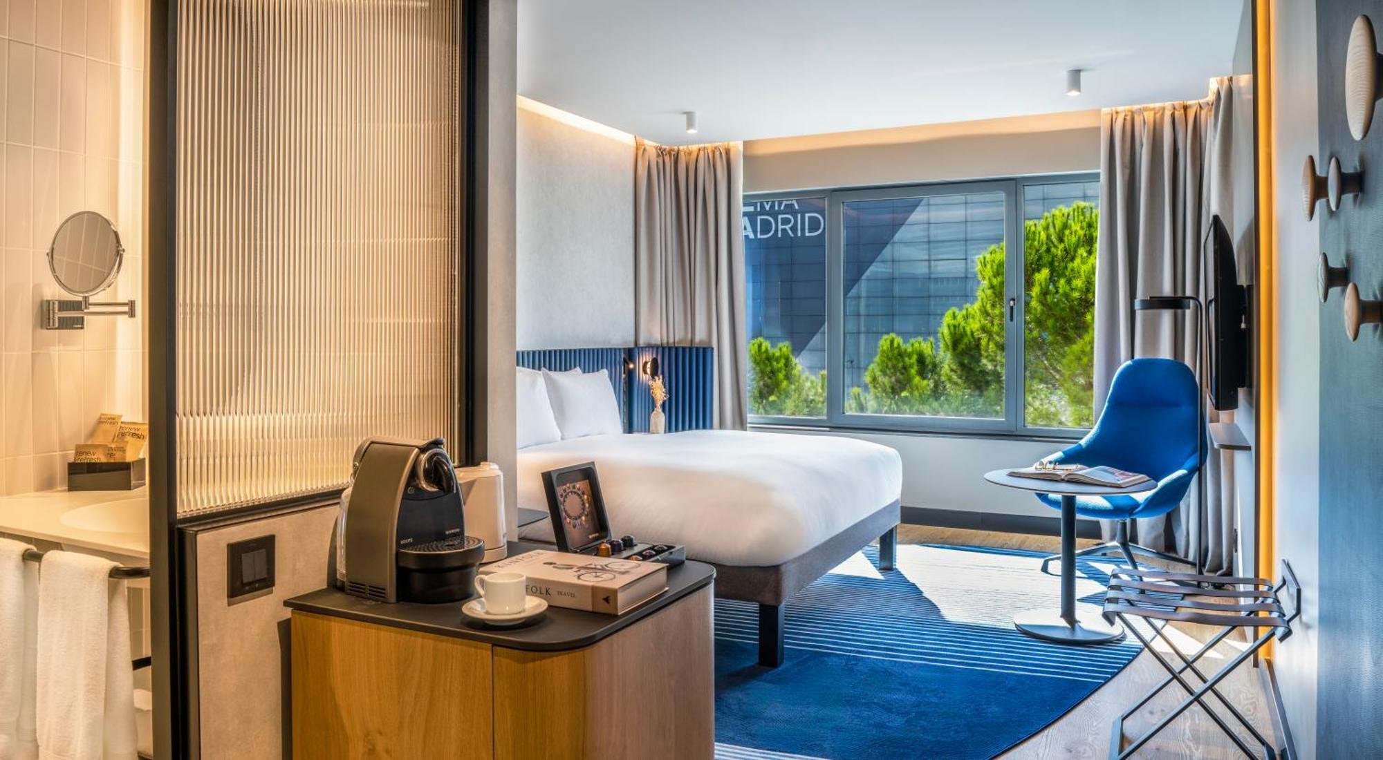Pullman Airport & Feria Hotel 4*