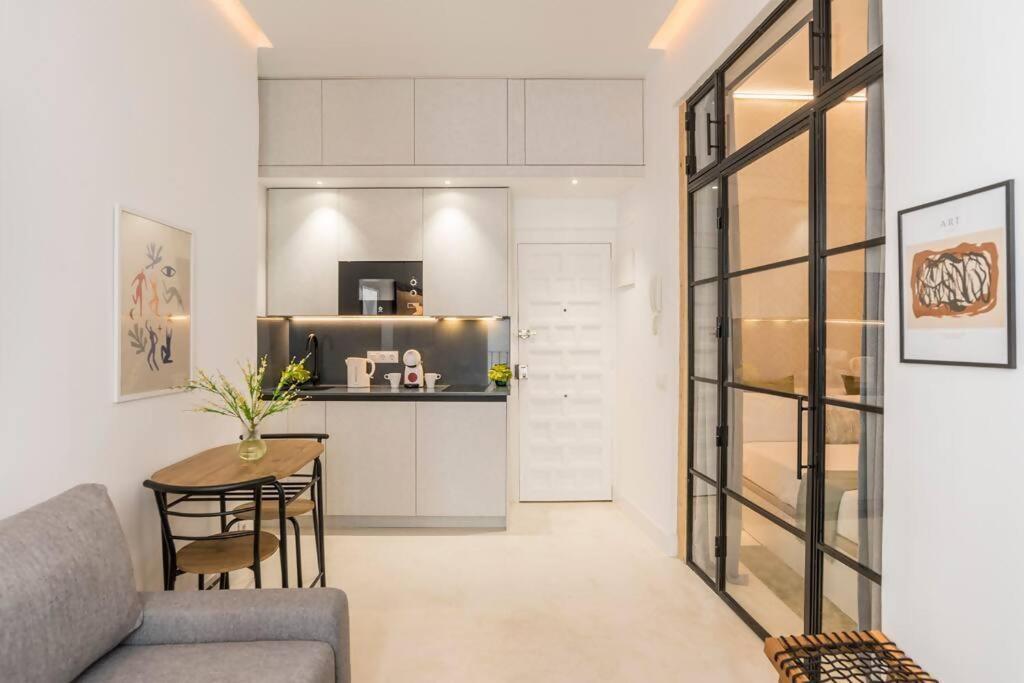 Gran Via Sol Location In Center Of Apartment *
