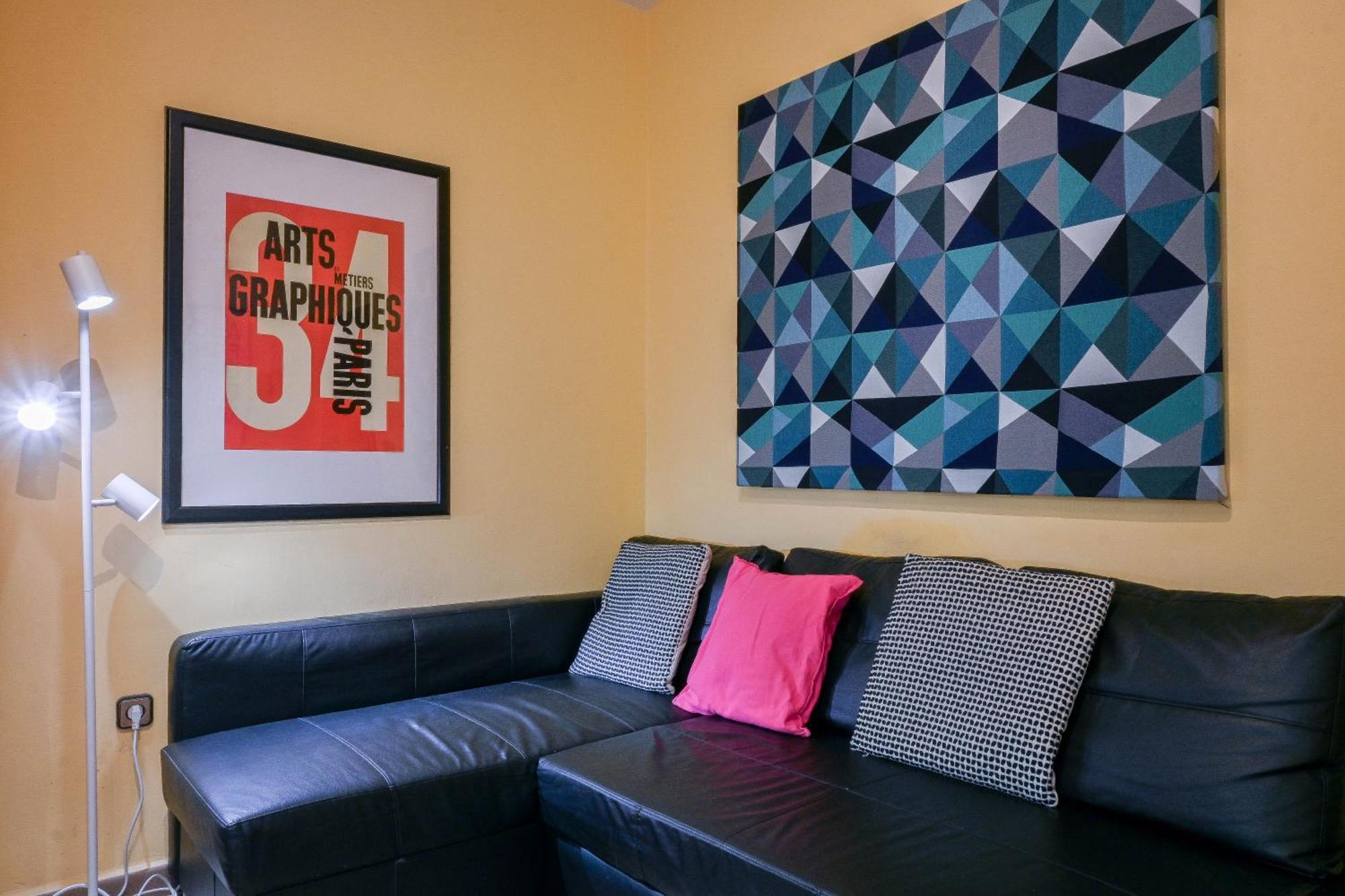 Apartment For Encantadora Vivienda Temporal A Pocos Minutos Del Metro Lavapies Zui33 Madrid