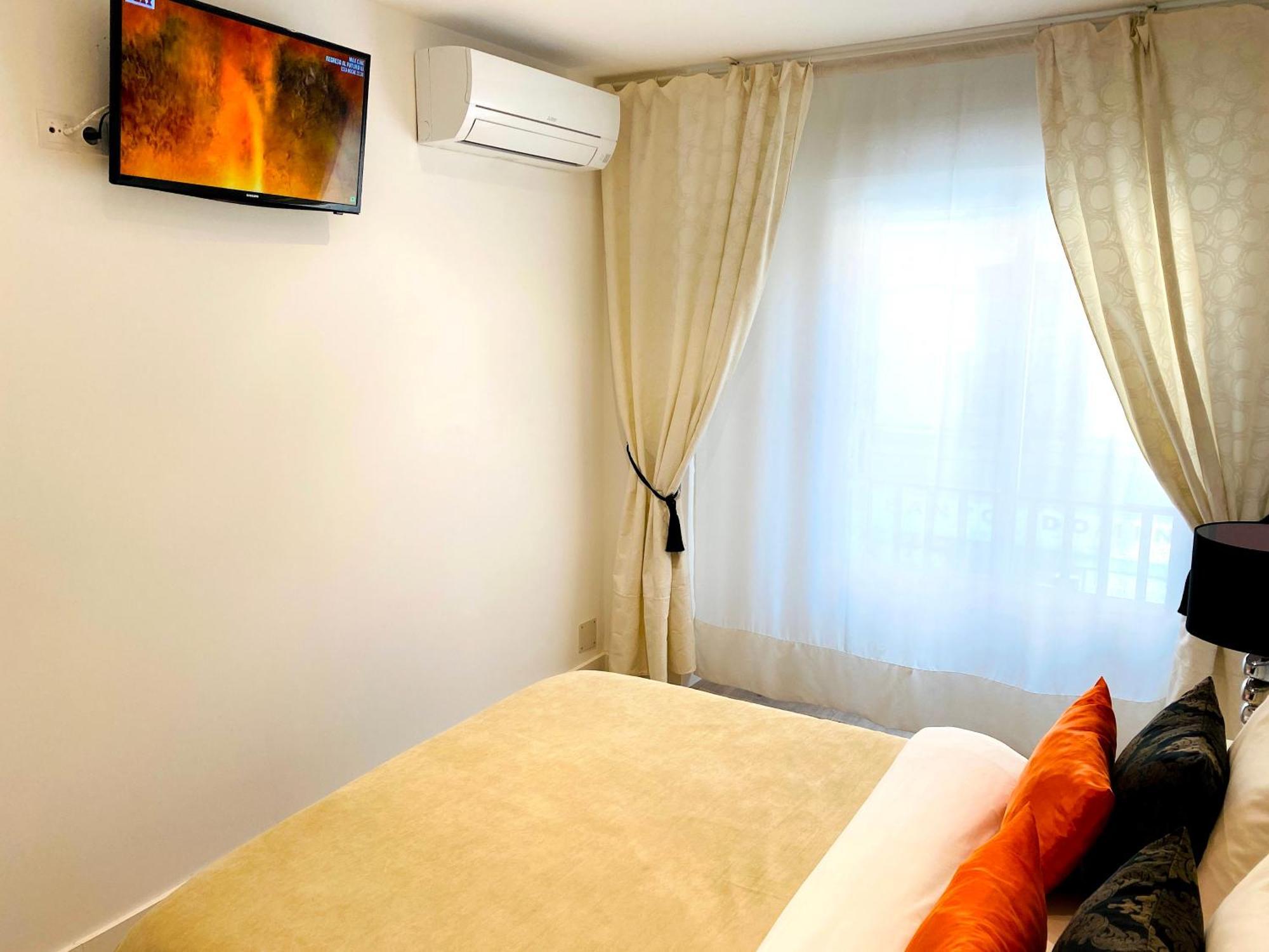 Plaza Apartment