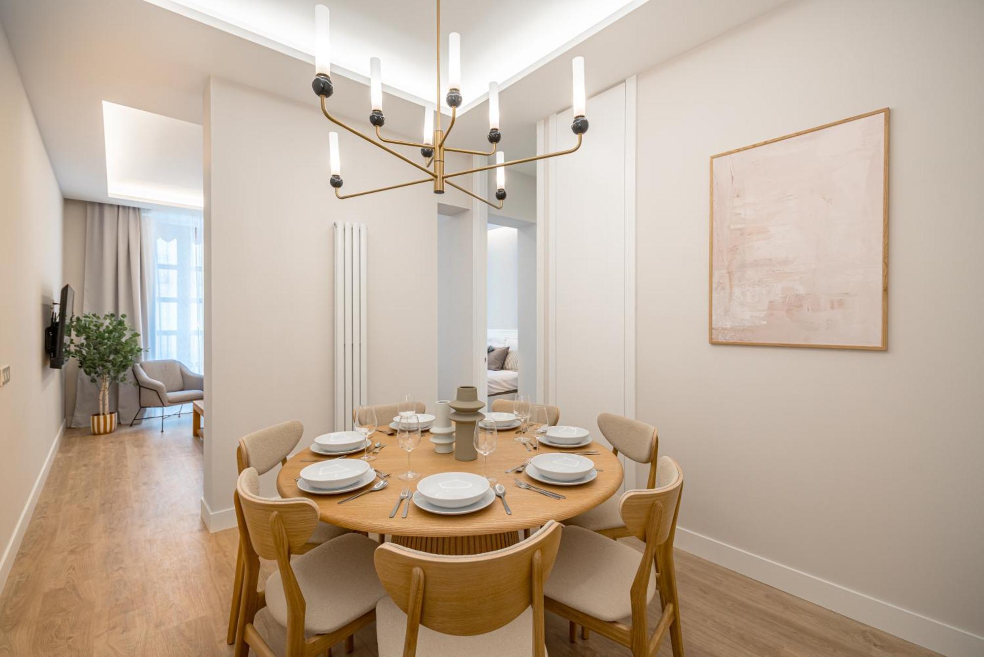 Lalatina Iv Calle Conde De Romanones 4br 4bh Apartamento