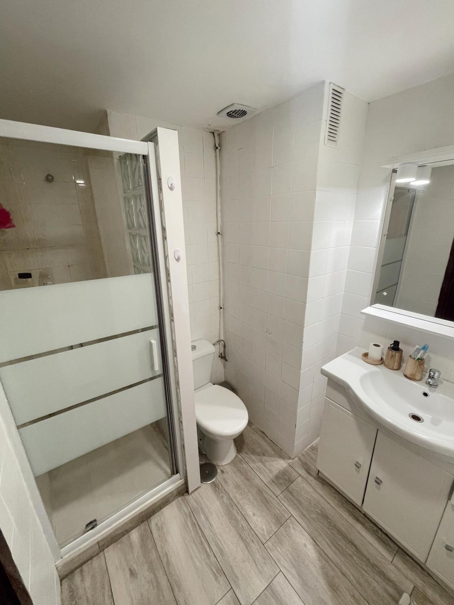 Amplia Habitacion En Apartment Madrid