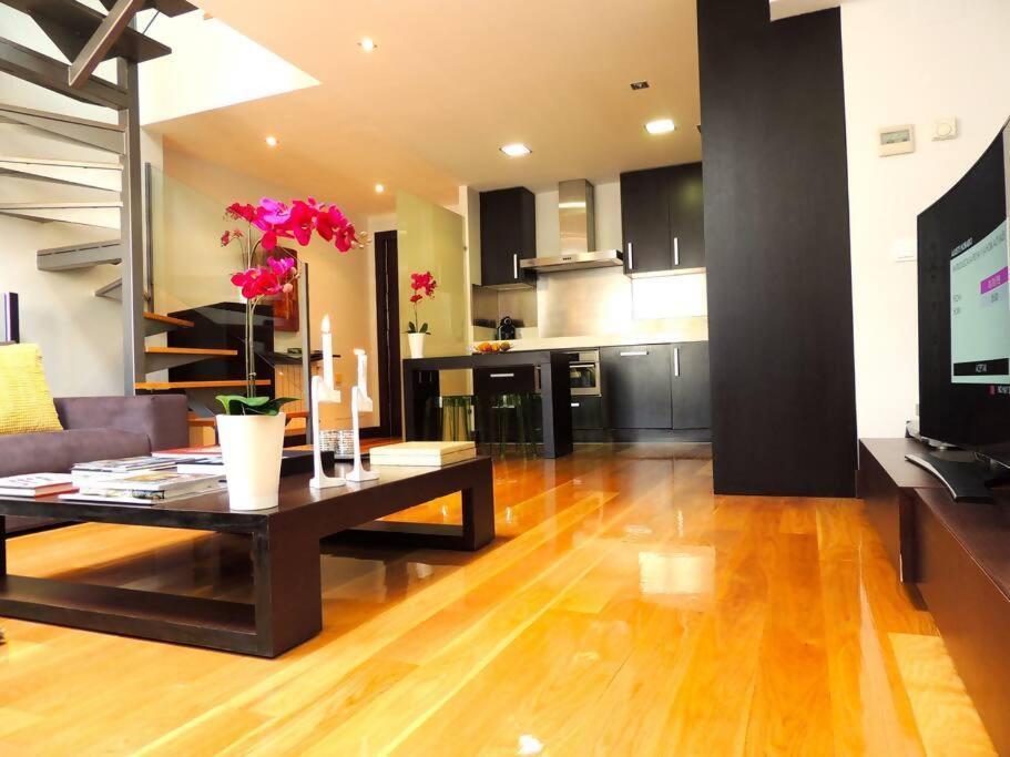Luxury Duplex 10 Min From Gran Via Apartment *