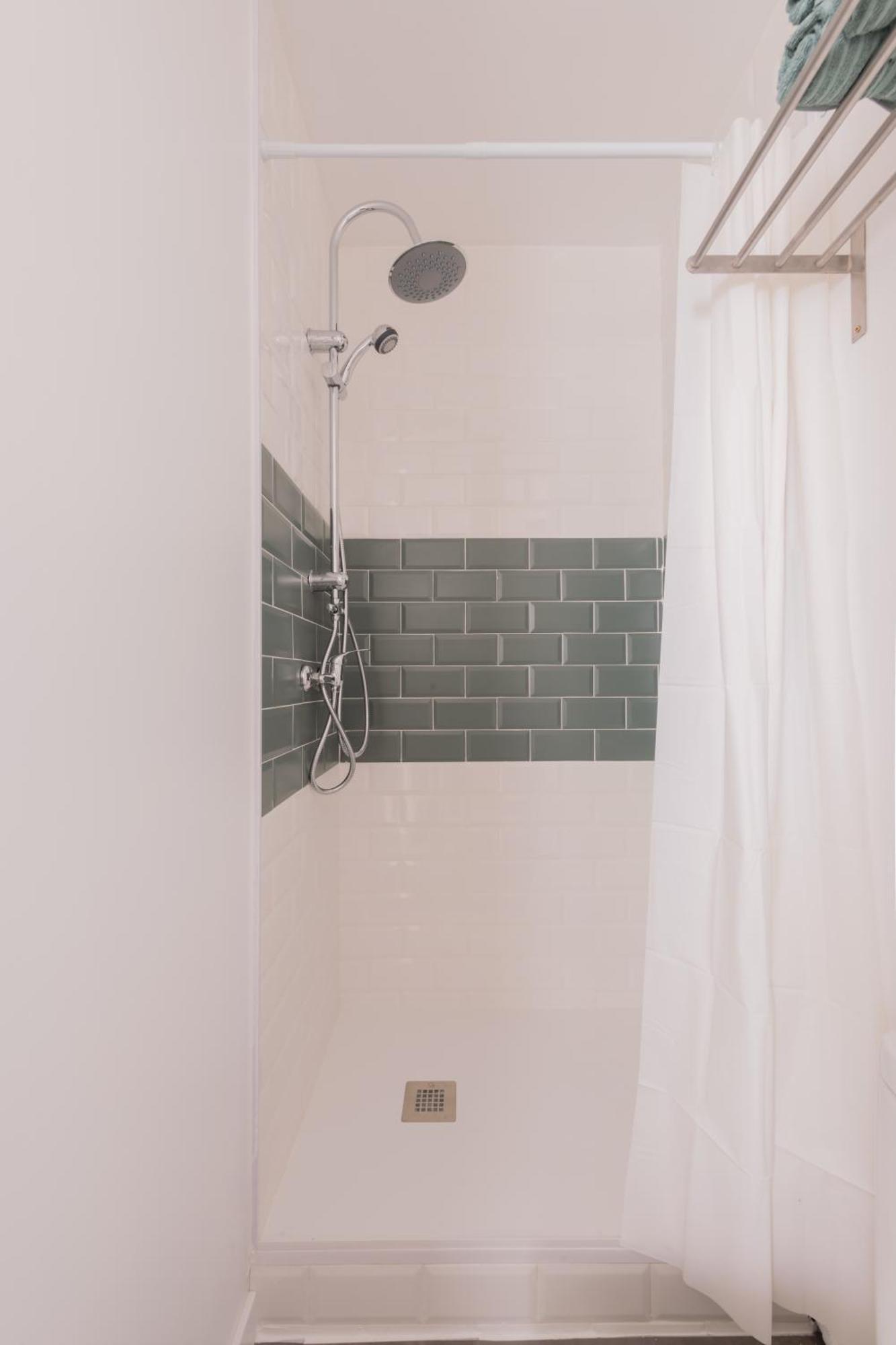 Sunny And Cozy With Ensuite Bathroom Homestay Madrid