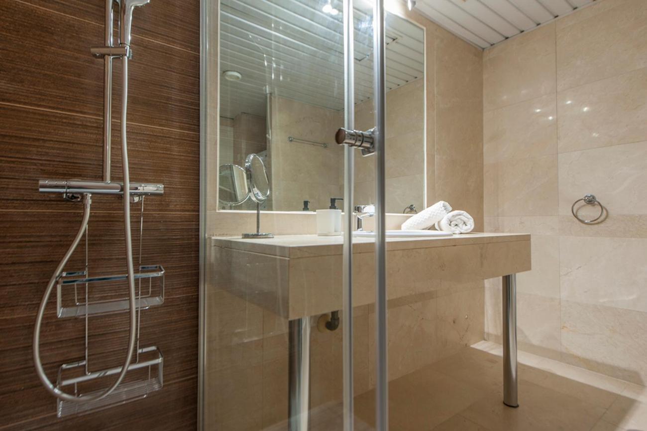 Elegante Con Parking Y Gym En Urbanizacion De Lujo En Aravaca Apartment *