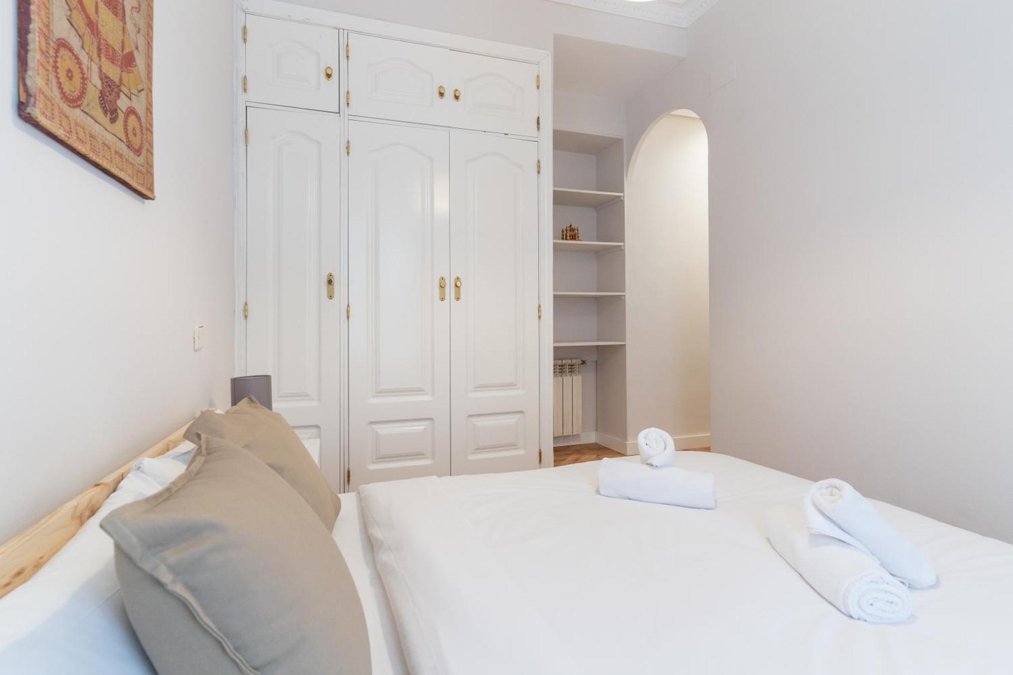 Bright Cozy-2bedrooms 1bath-anton Martin Apartment *