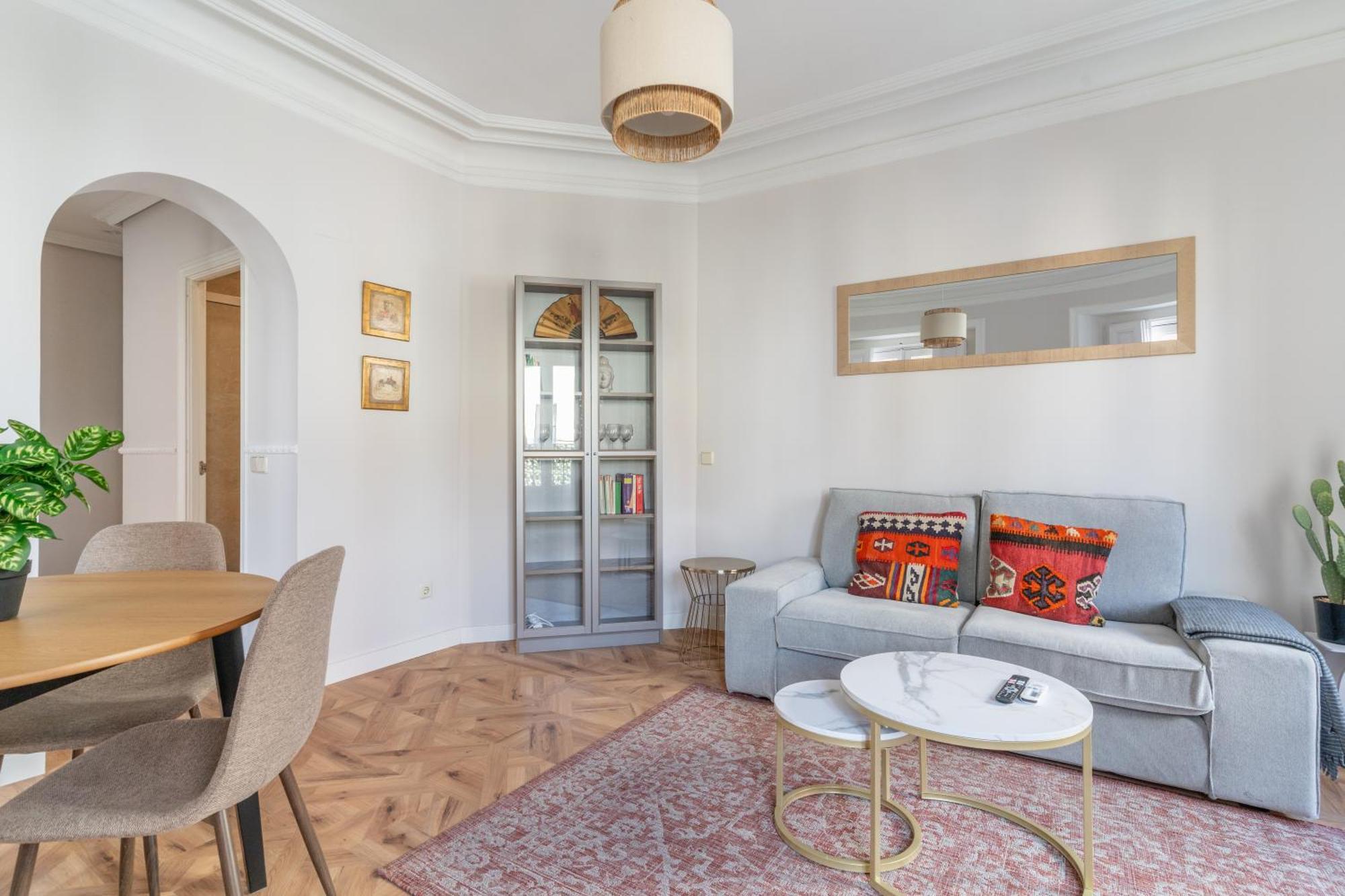 Bright Cozy-2bedrooms 1bath-anton Martin Apartment