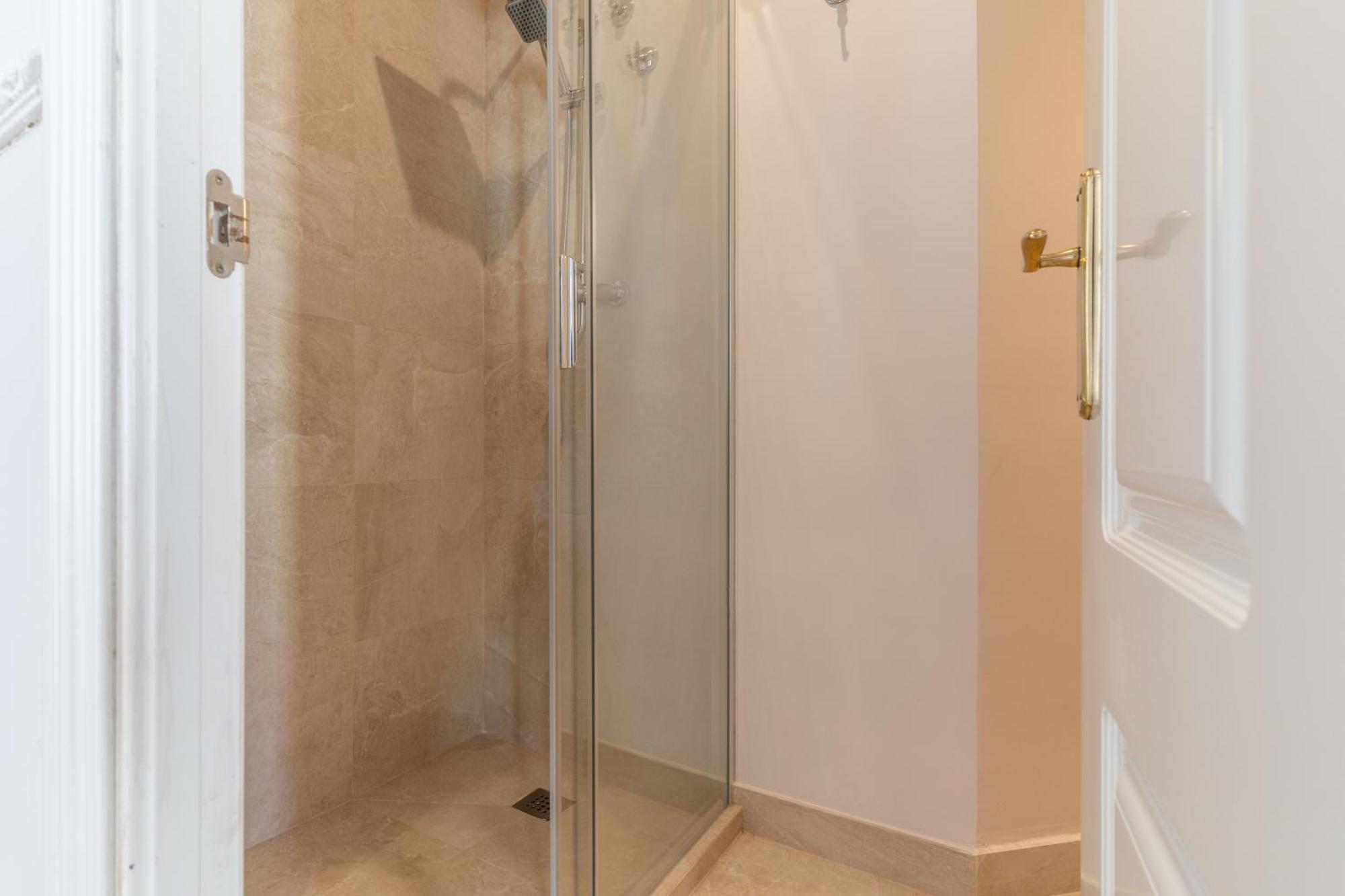 Bright Cozy-2bedrooms 1bath-anton Martin Apartment Madrid