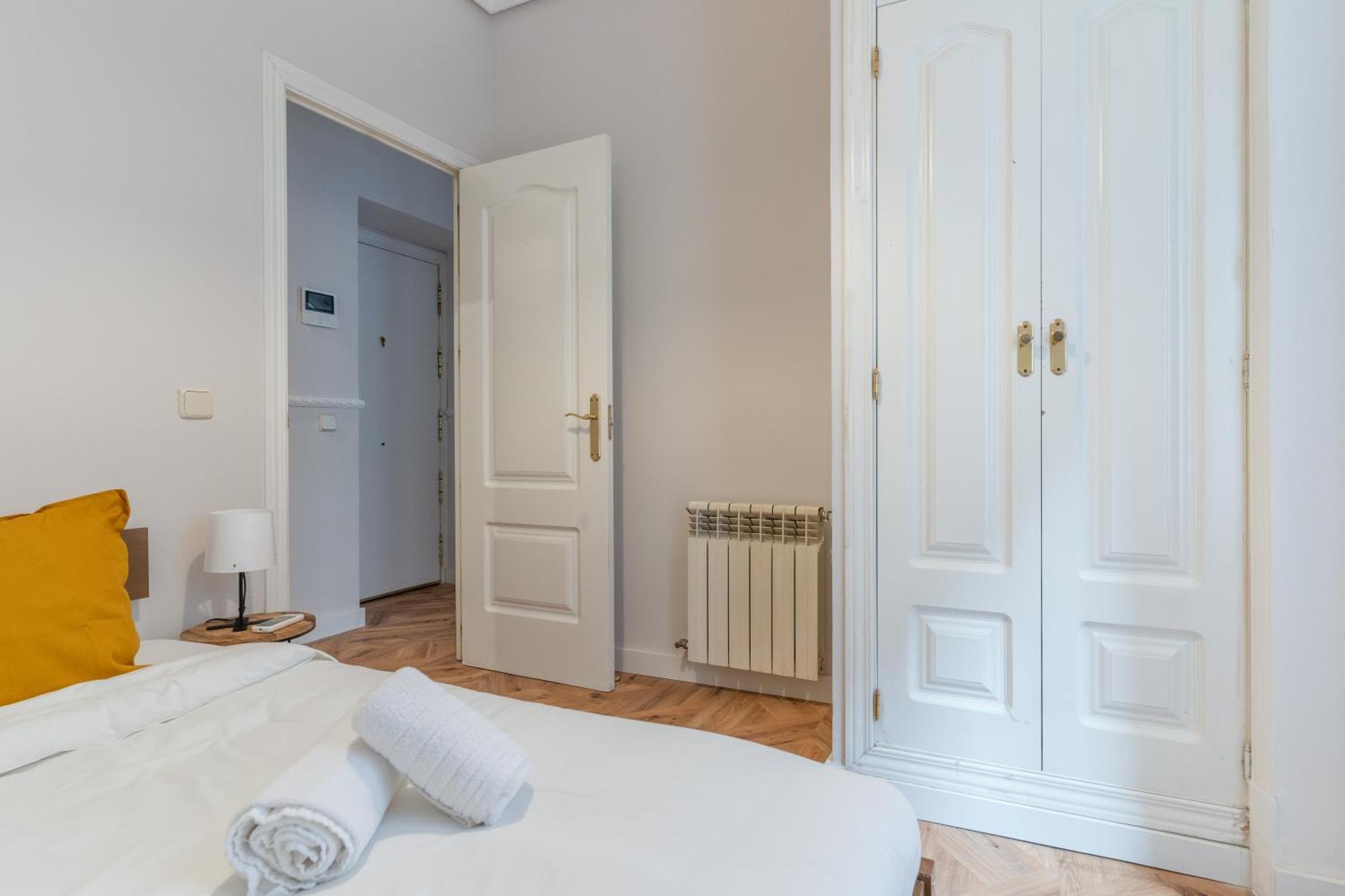Bright Cozy-2bedrooms 1bath-anton Martin Madrid