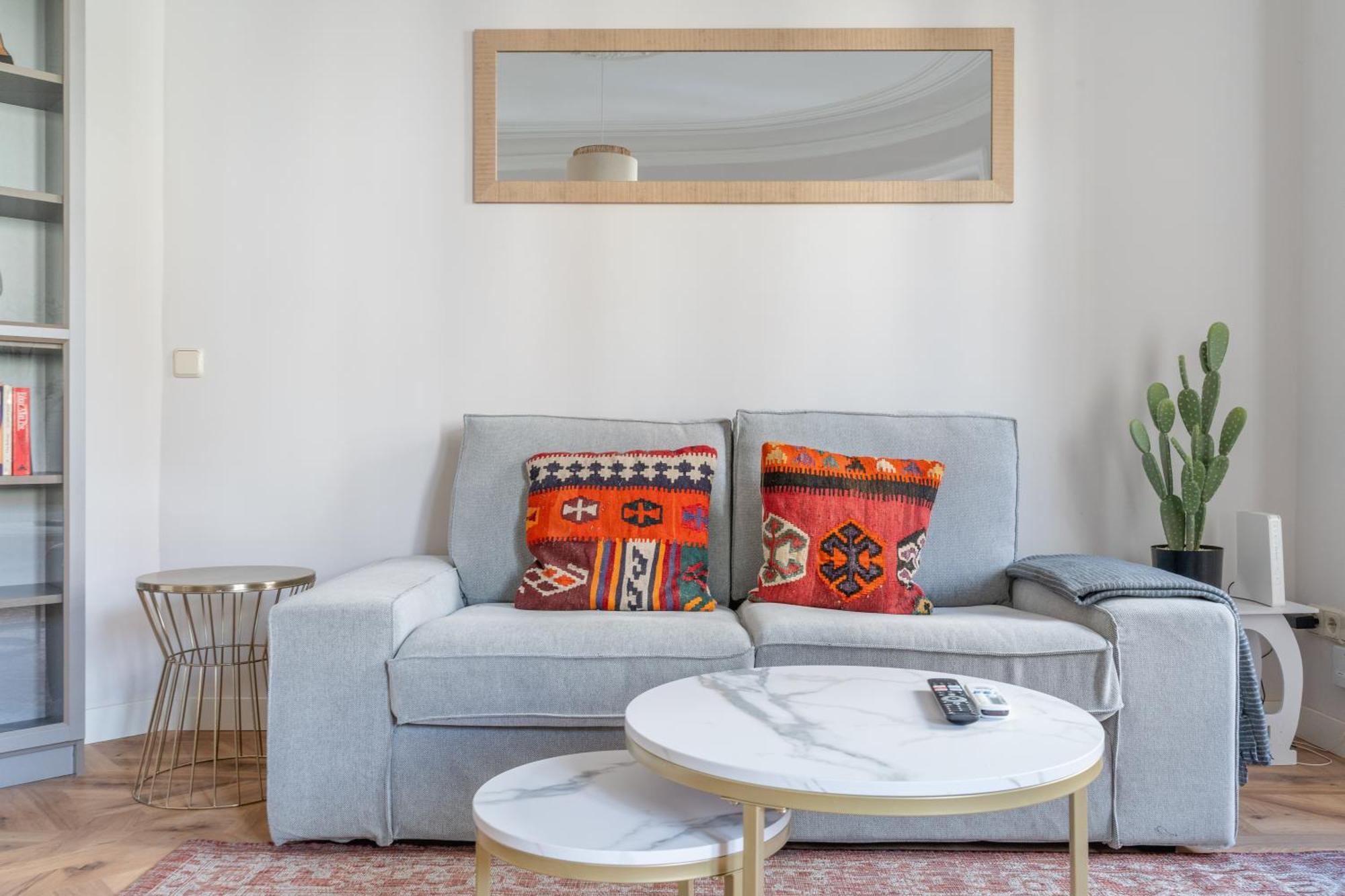 Apartment Bright Cozy-2bedrooms 1bath-anton Martin