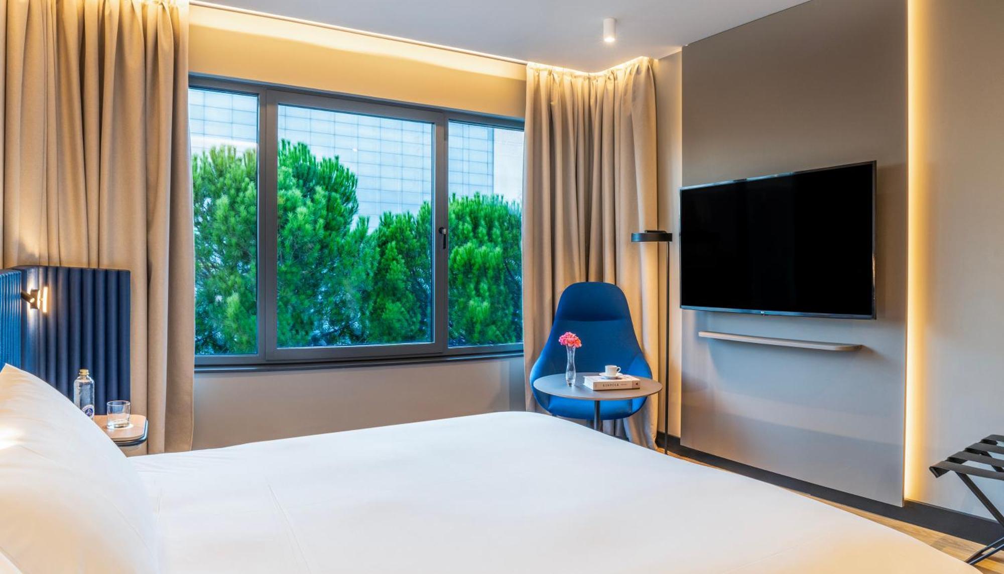 Pullman Airport & Feria 4*
