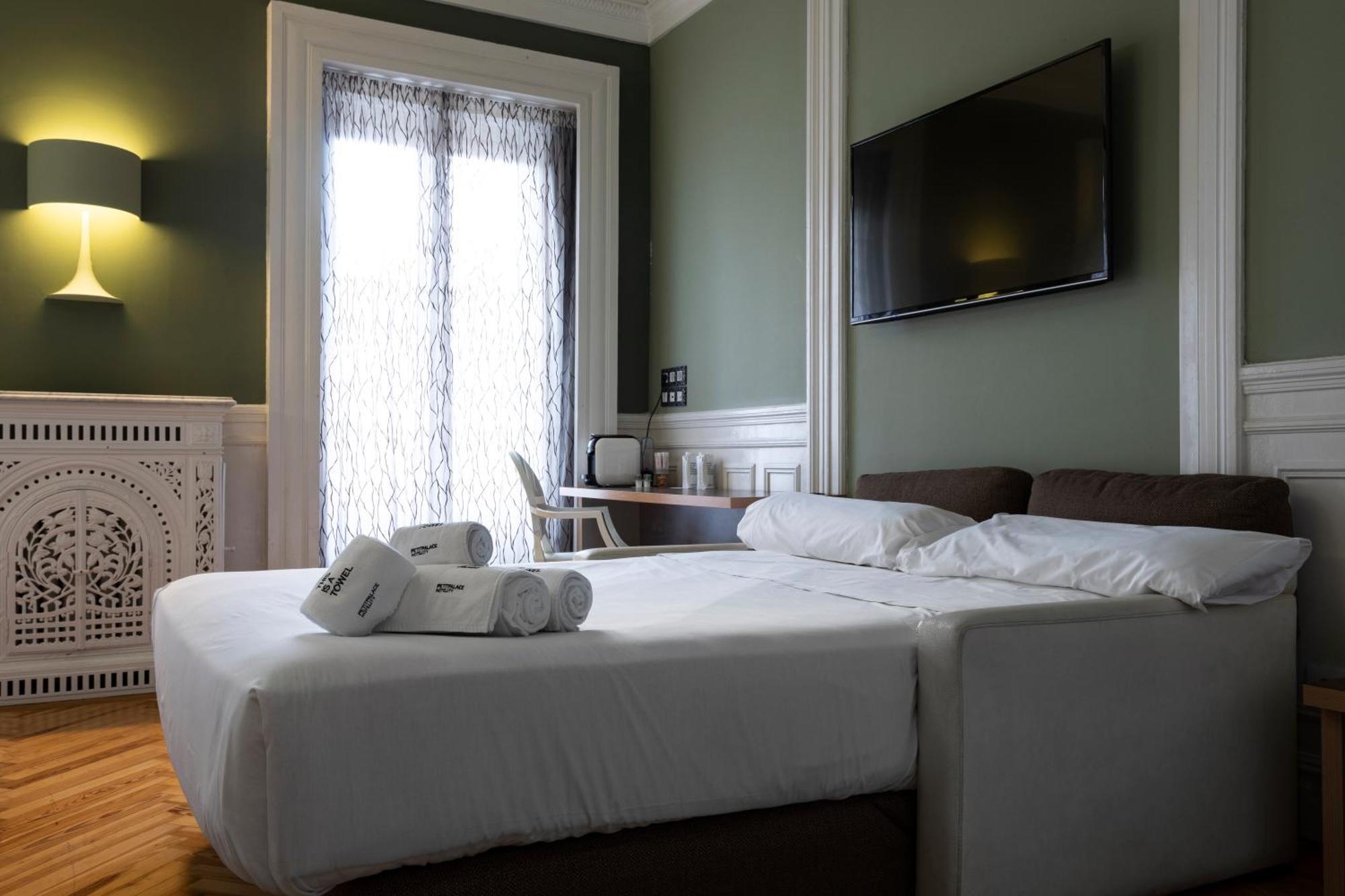 Petit Palace Lealtad Plaza Hotel 4*