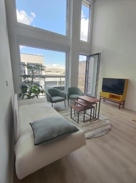 Charm And Light Loft *