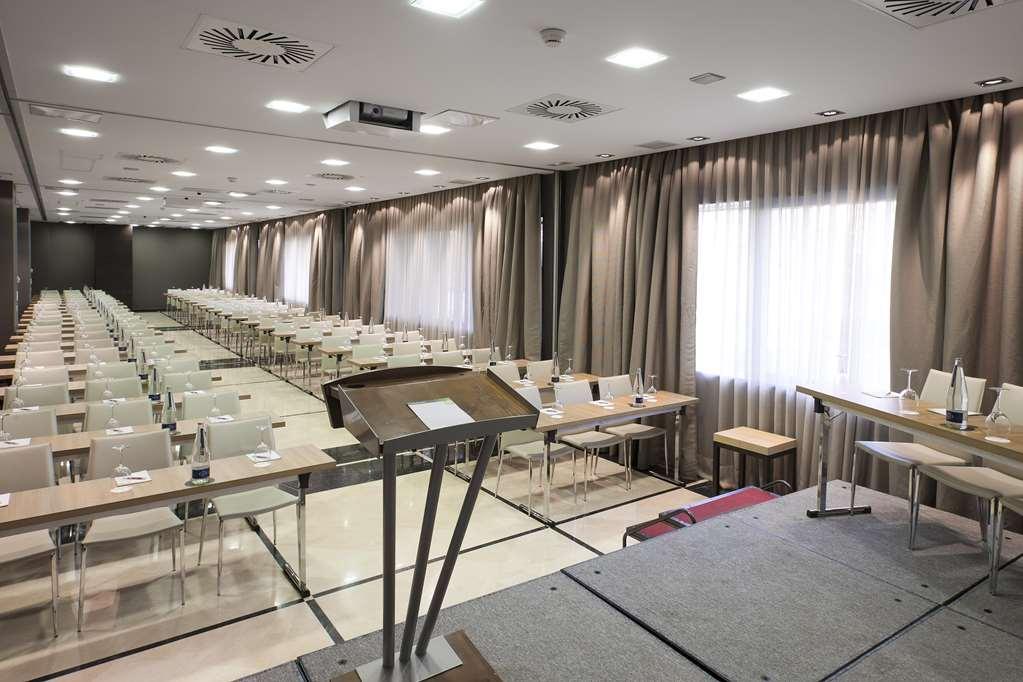 Nh Ribera Del Manzanares Hotel