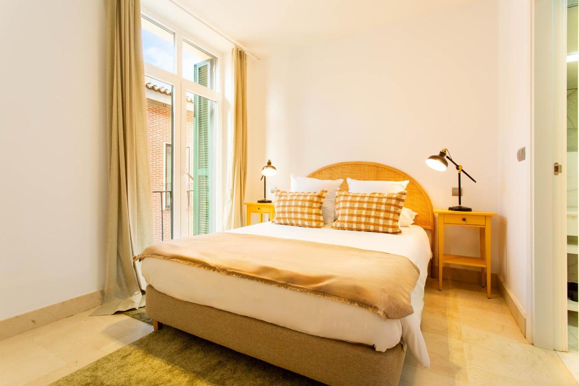 Echegaray En Apartamento Madri