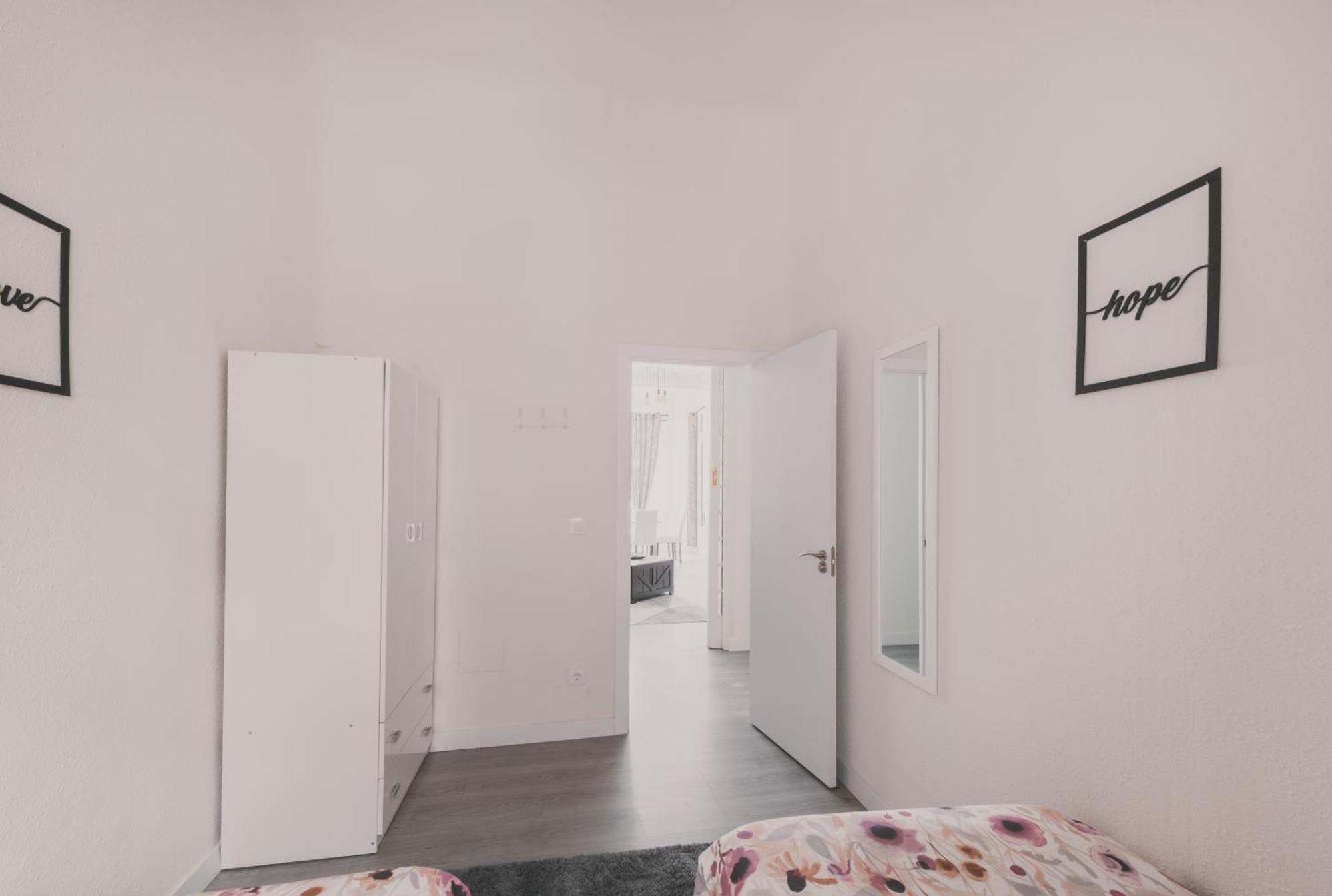 Apartment Amplio Piso De 7 Habs, 4 Banos Sobre Calle Gran Via