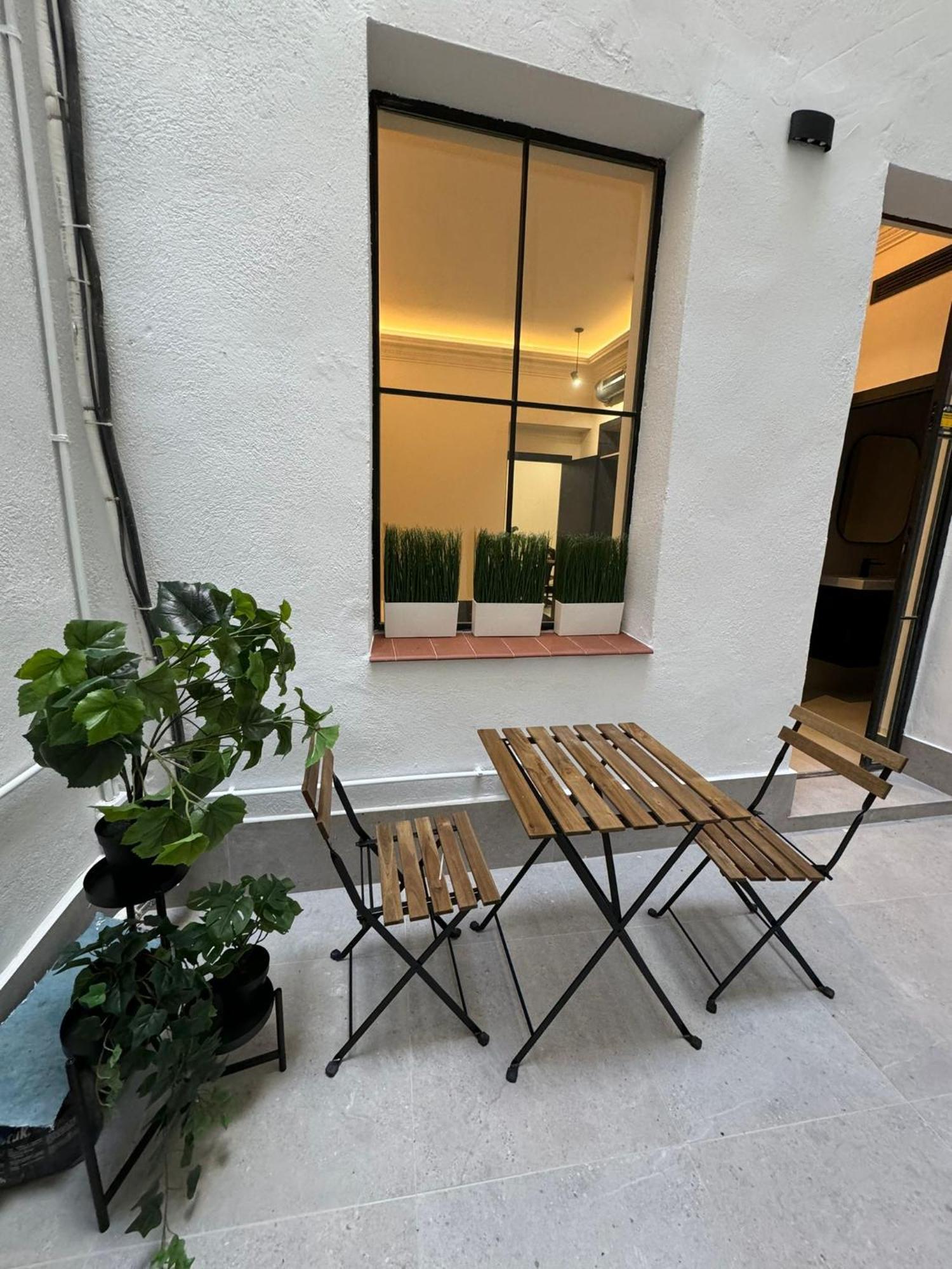 Luxury Almagro 2bd-3bth By Madrid4you Apartment *