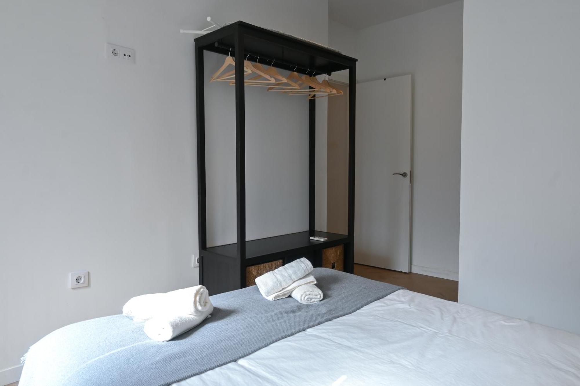 For You Encantador Apartamento Temporal De Un Dormitorio Con Patio En Vallecas Fig57b Madri