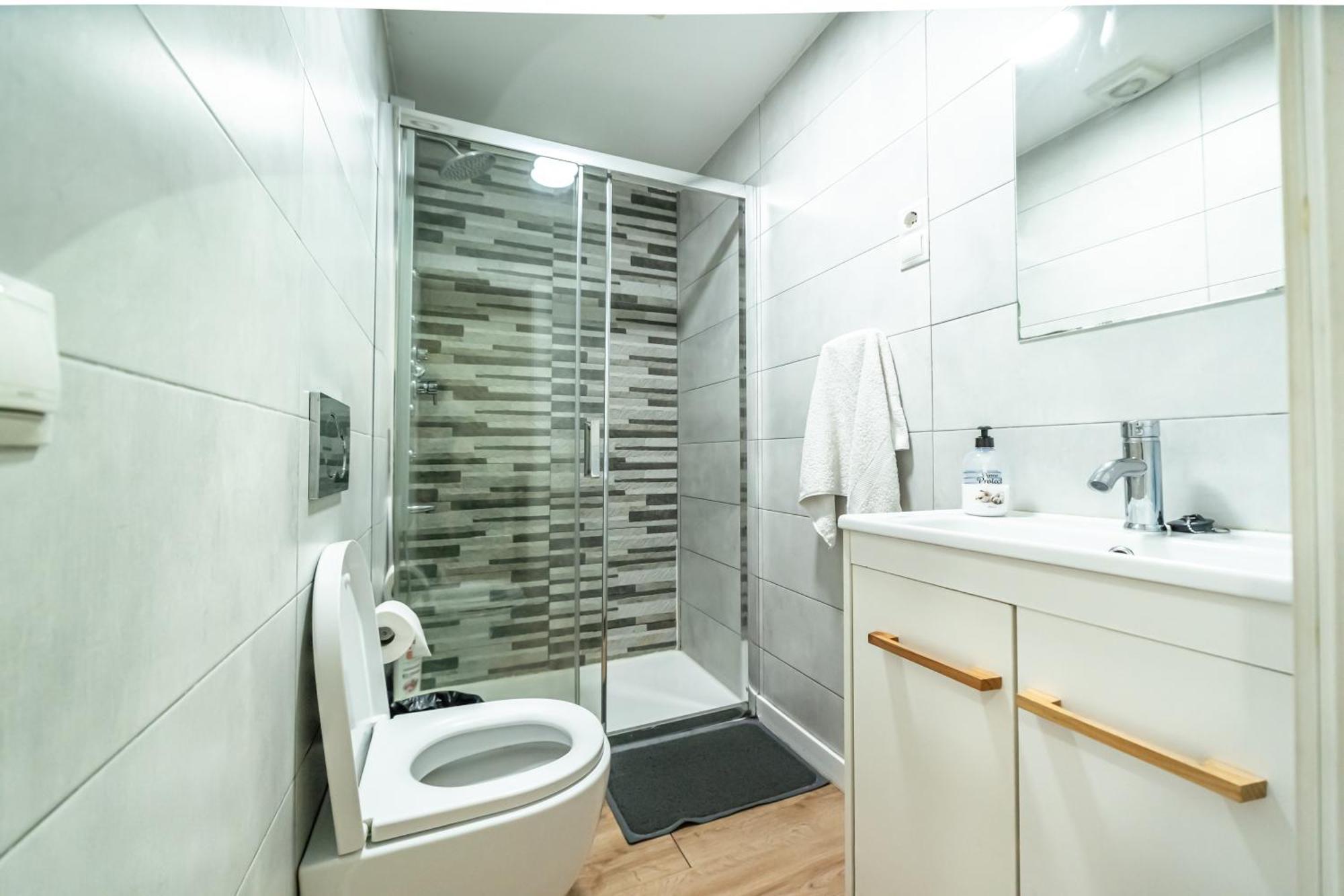 Lejlighed New Flat , Modern , Wifi, 10min Sol, 5 Reina Sofia Madrid