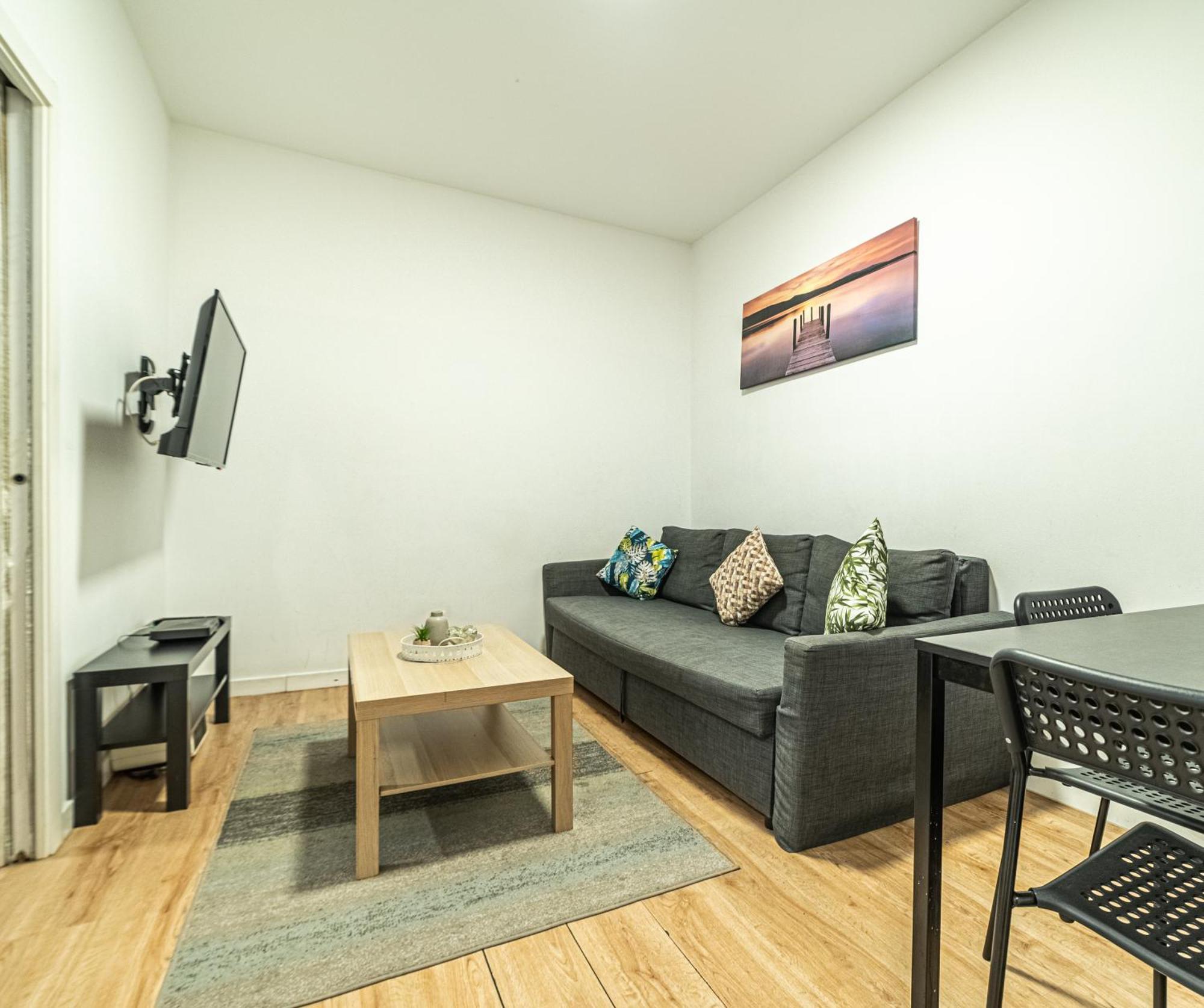 Lejlighed New Flat , Modern , Wifi, 10min Sol, 5 Reina Sofia *