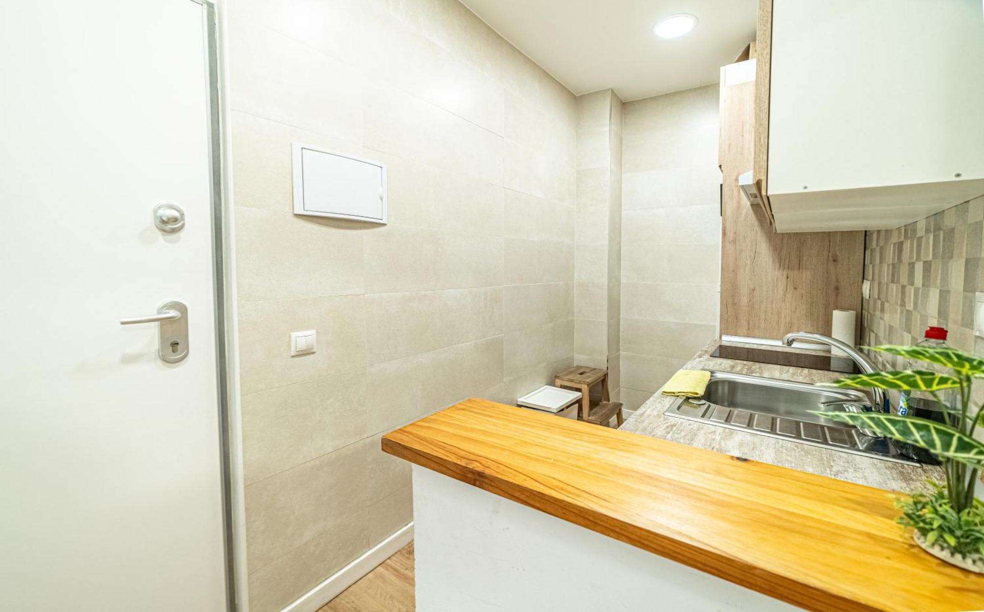New Flat , Modern , Wifi, 10min Sol, 5 Reina Sofia *