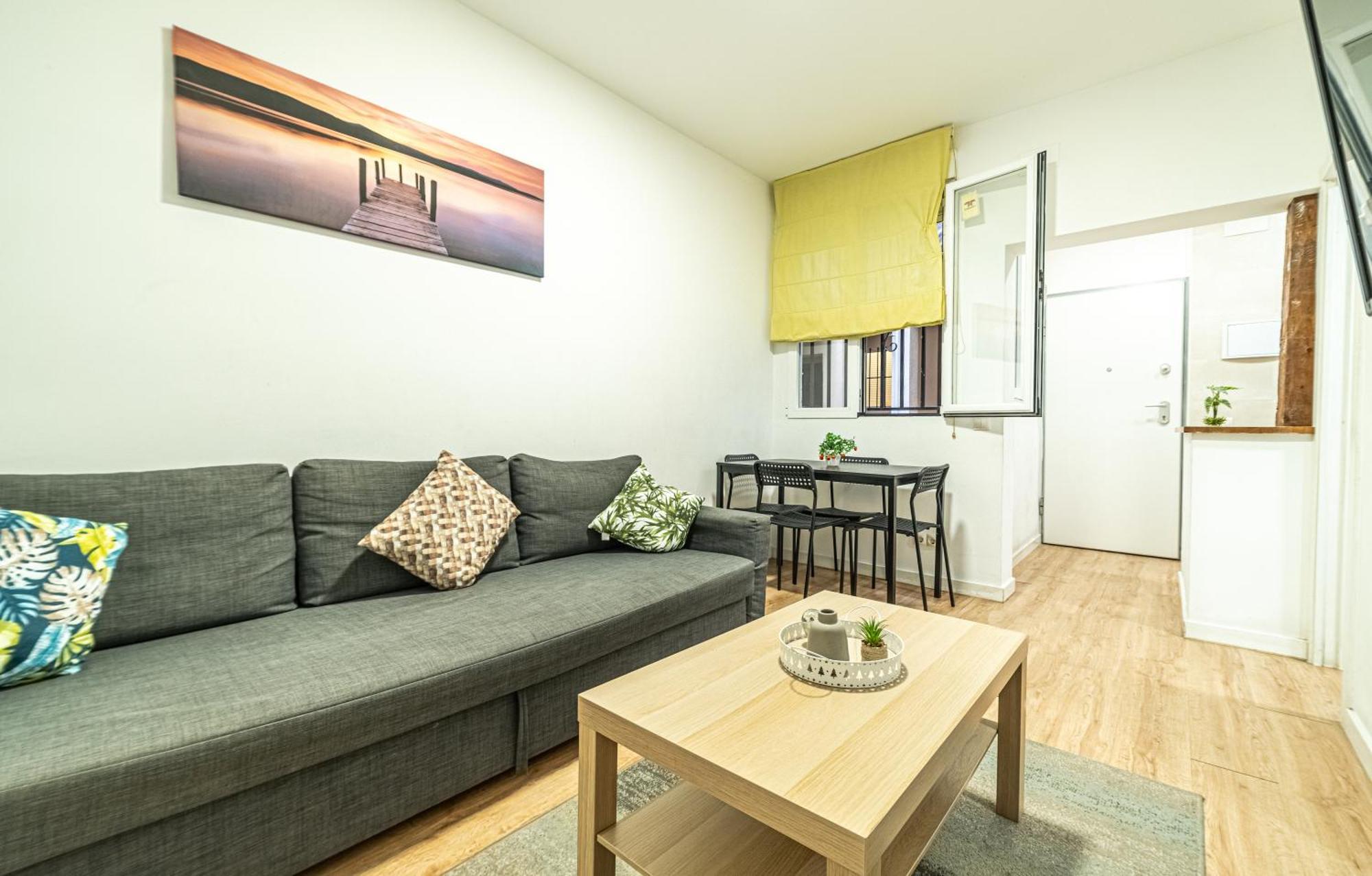 Lejlighed New Flat , Modern , Wifi, 10min Sol, 5 Reina Sofia