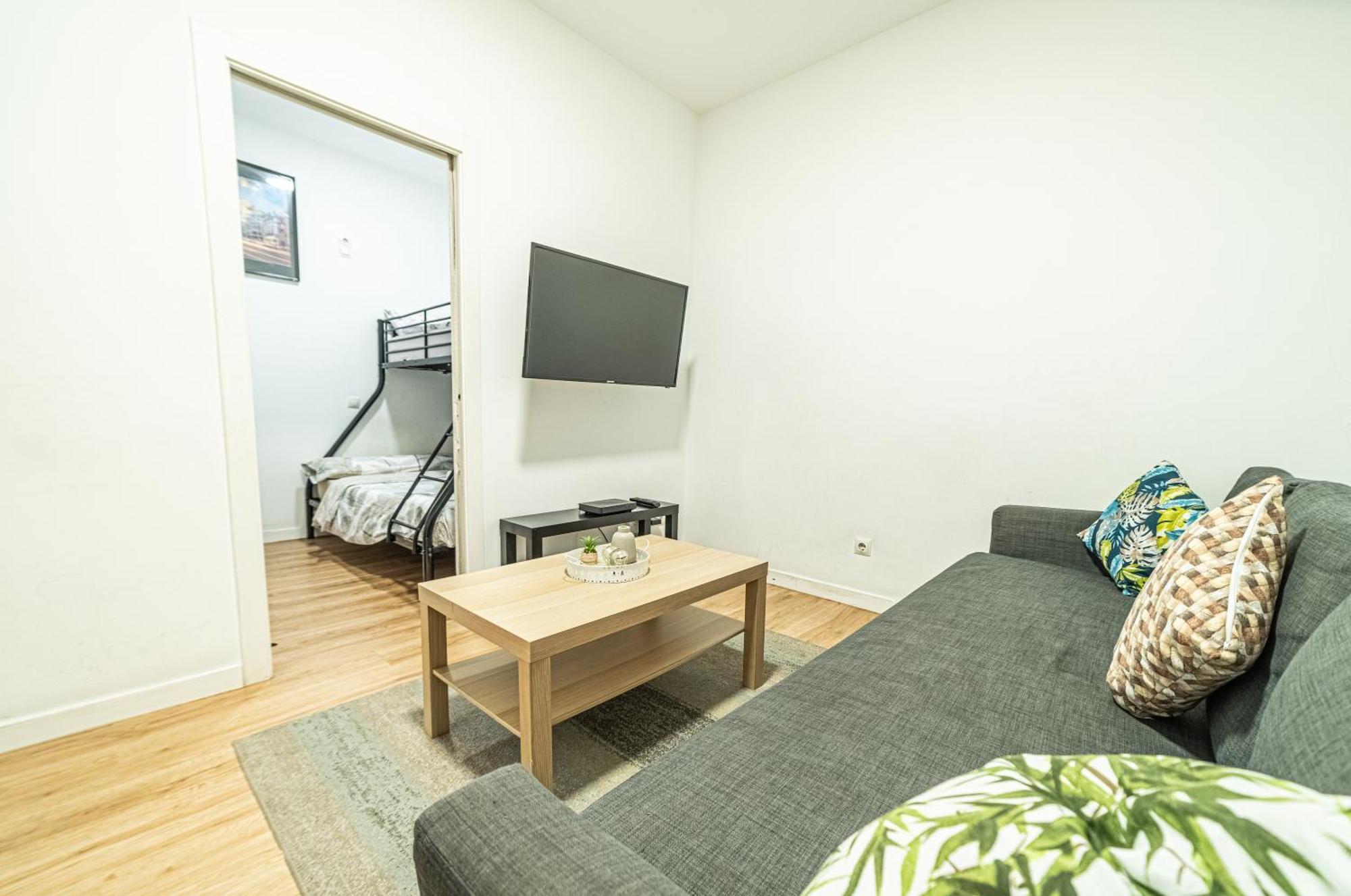 New Flat , Modern , Wifi, 10min Sol, 5 Reina Sofia Lejlighed *