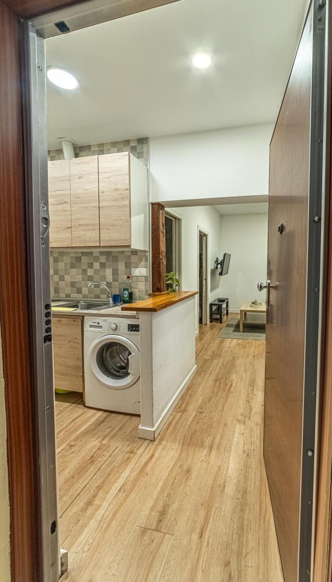 New Flat , Modern , Wifi, 10min Sol, 5 Reina Sofia