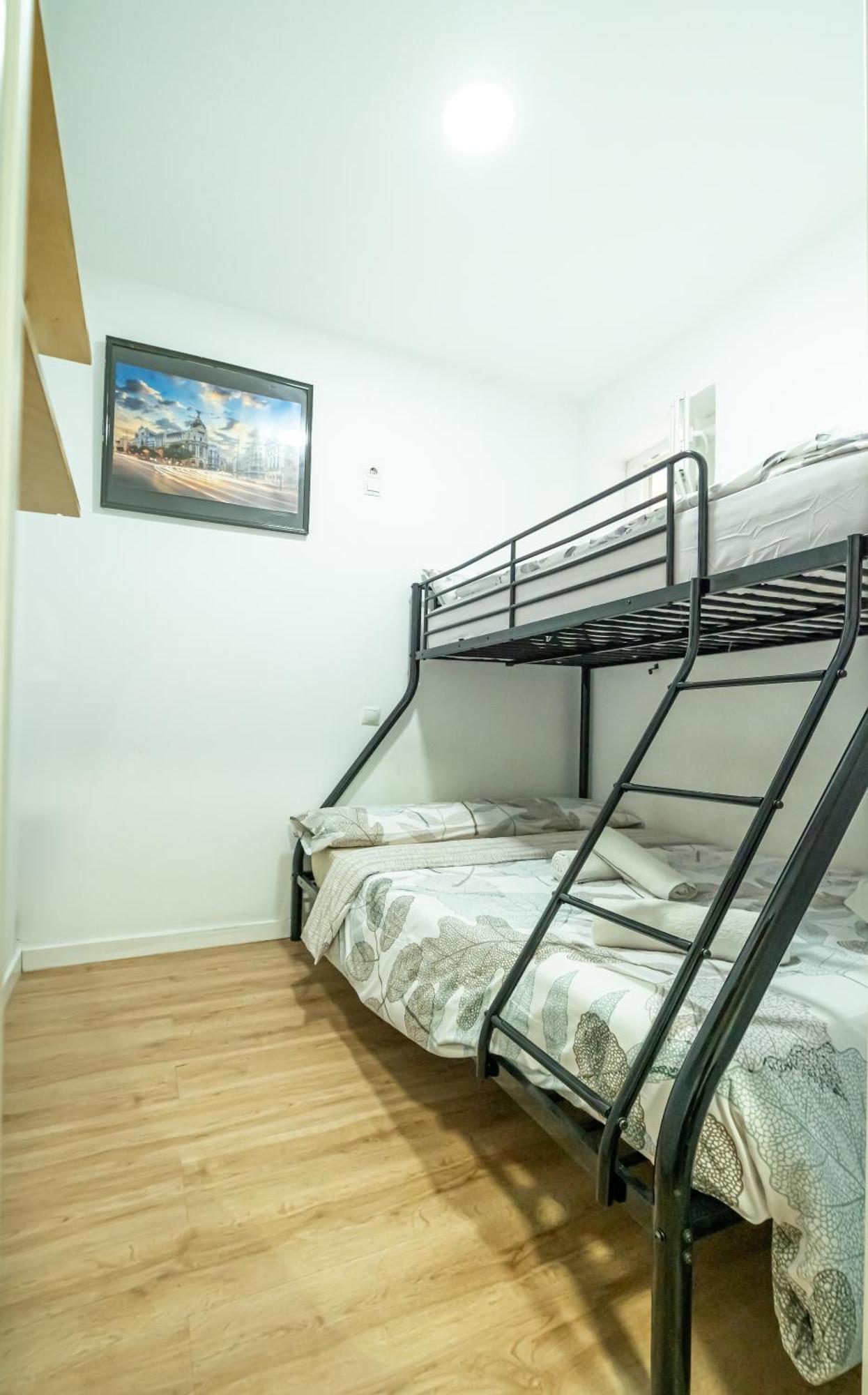 New Flat , Modern , Wifi, 10min Sol, 5 Reina Sofia Lejlighed