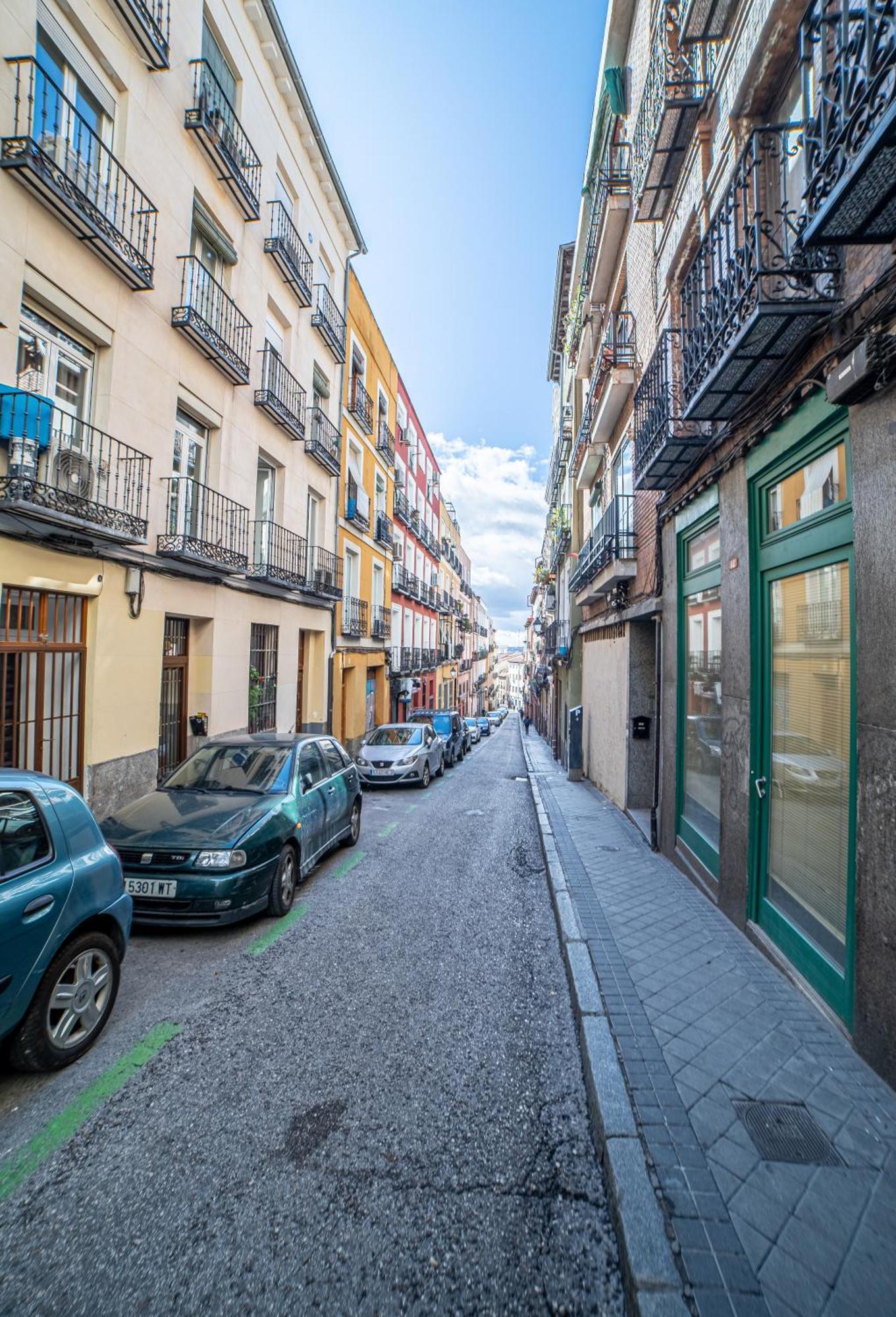 New Flat , Modern , Wifi, 10min Sol, 5 Reina Sofia Lejlighed *