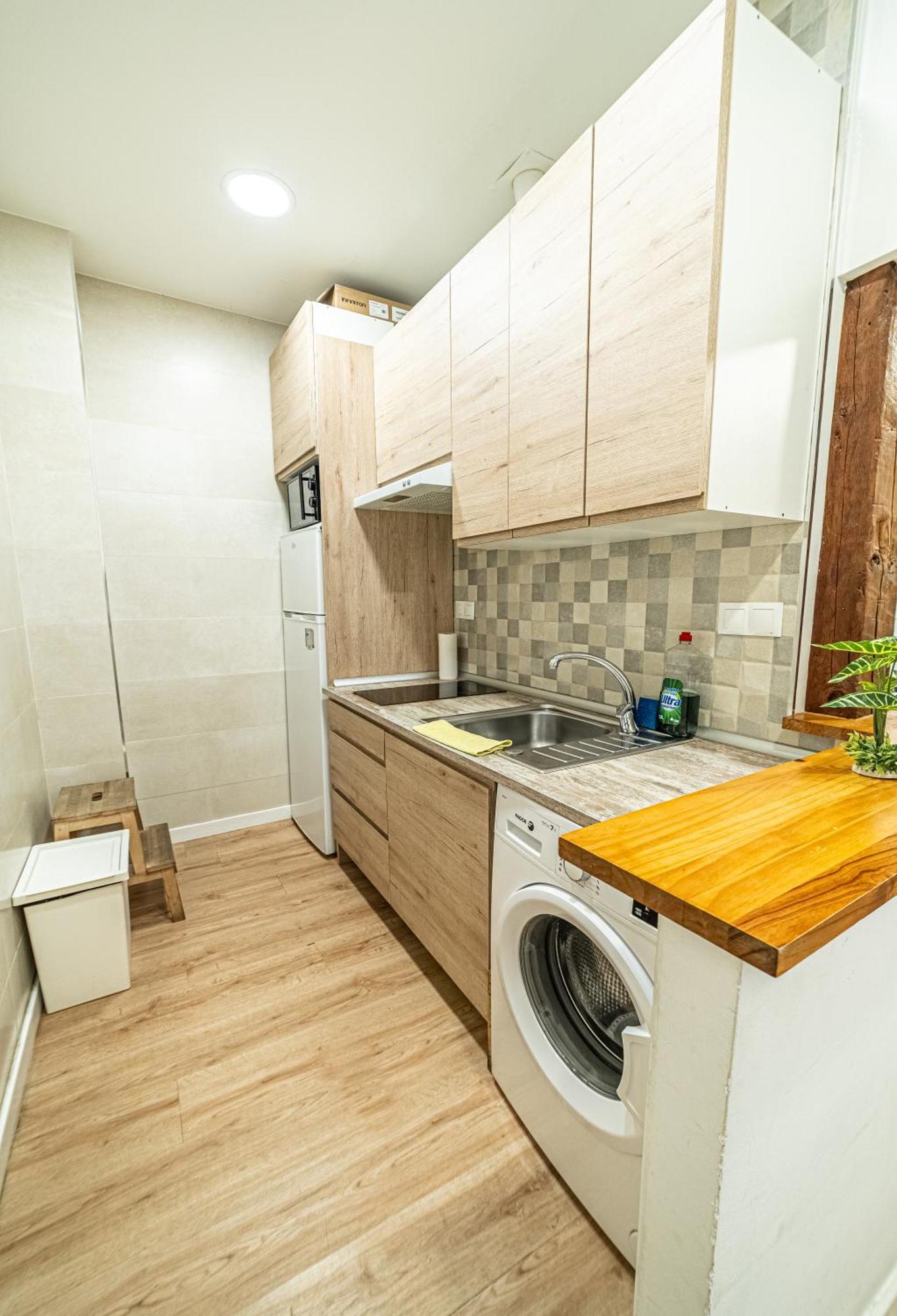 Lejlighed New Flat , Modern , Wifi, 10min Sol, 5 Reina Sofia *
