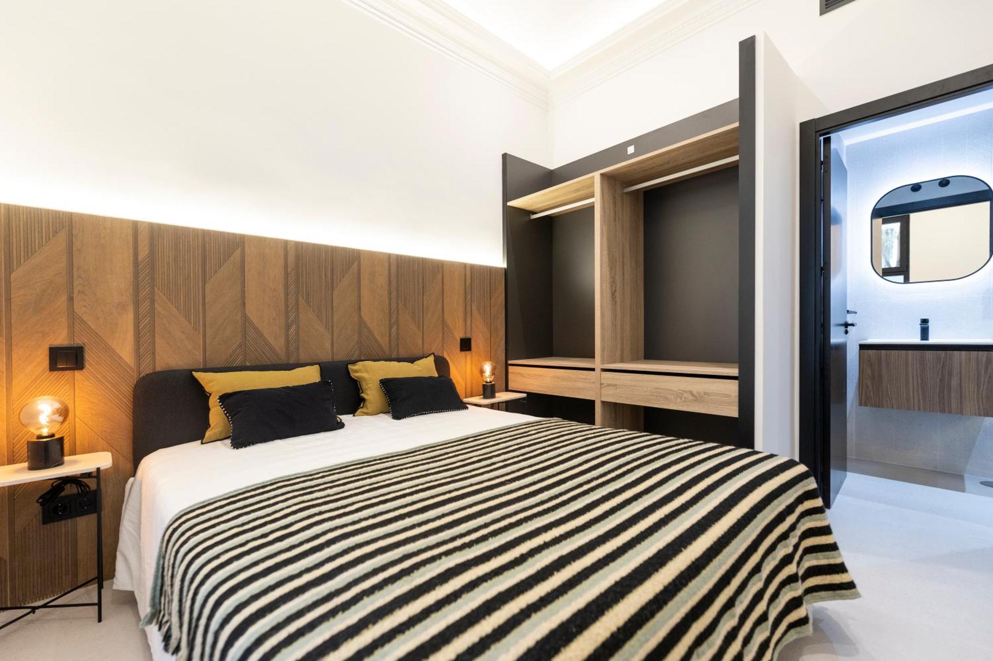 Luxury Almagro 2bd-3bth By Madrid4you Apartment *