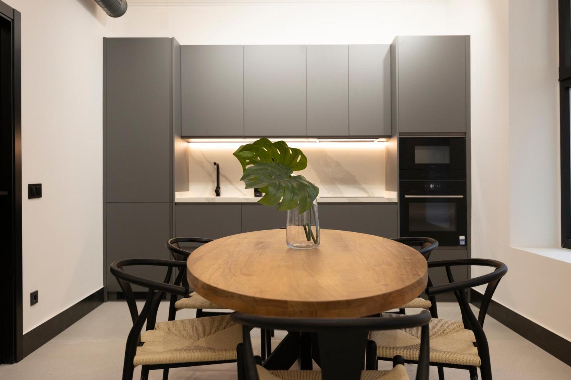 Apartment Luxury Almagro 2bd-3bth By Madrid4you *