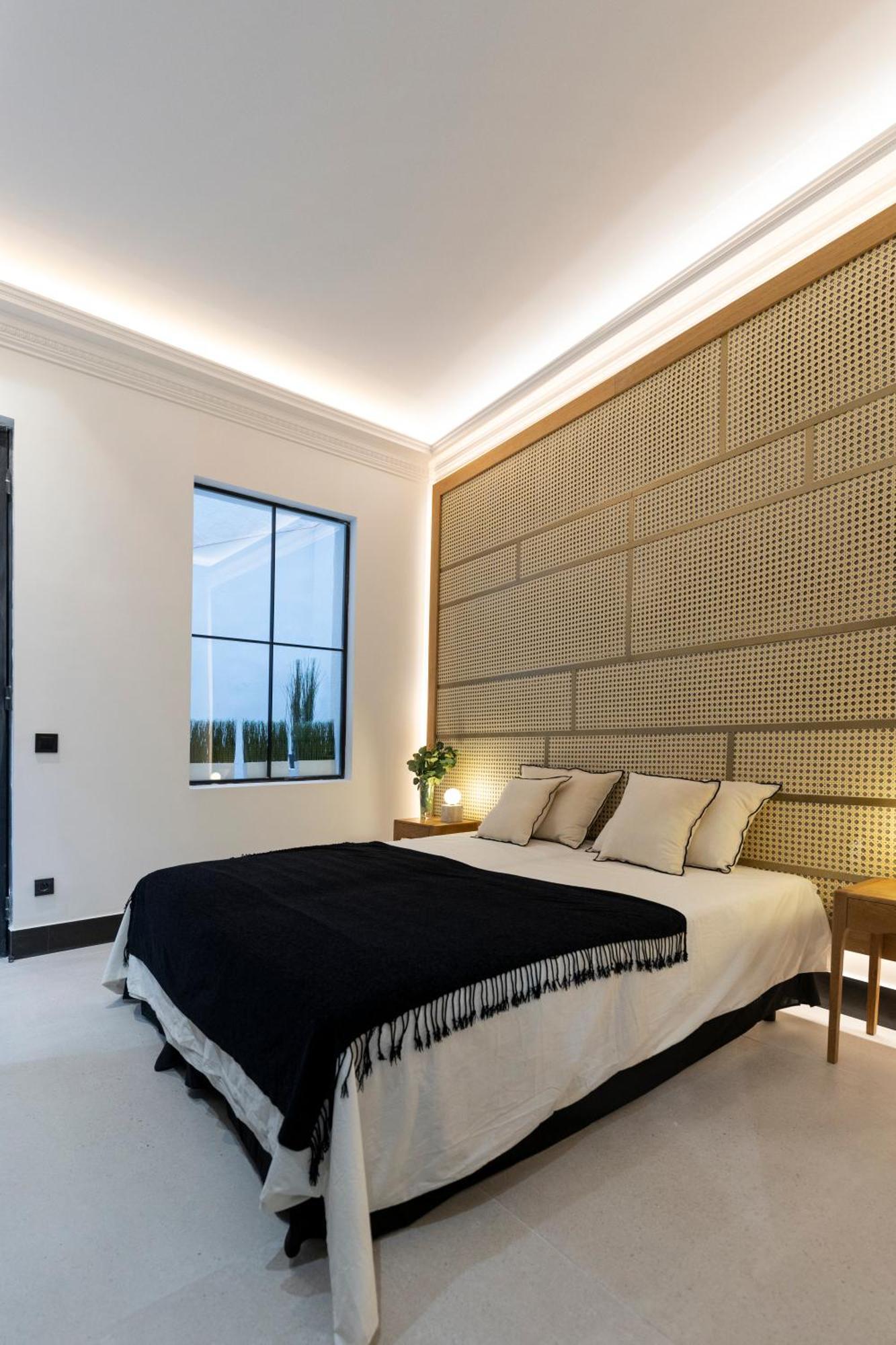 Apartment Luxury Almagro 2bd-3bth By Madrid4you *
