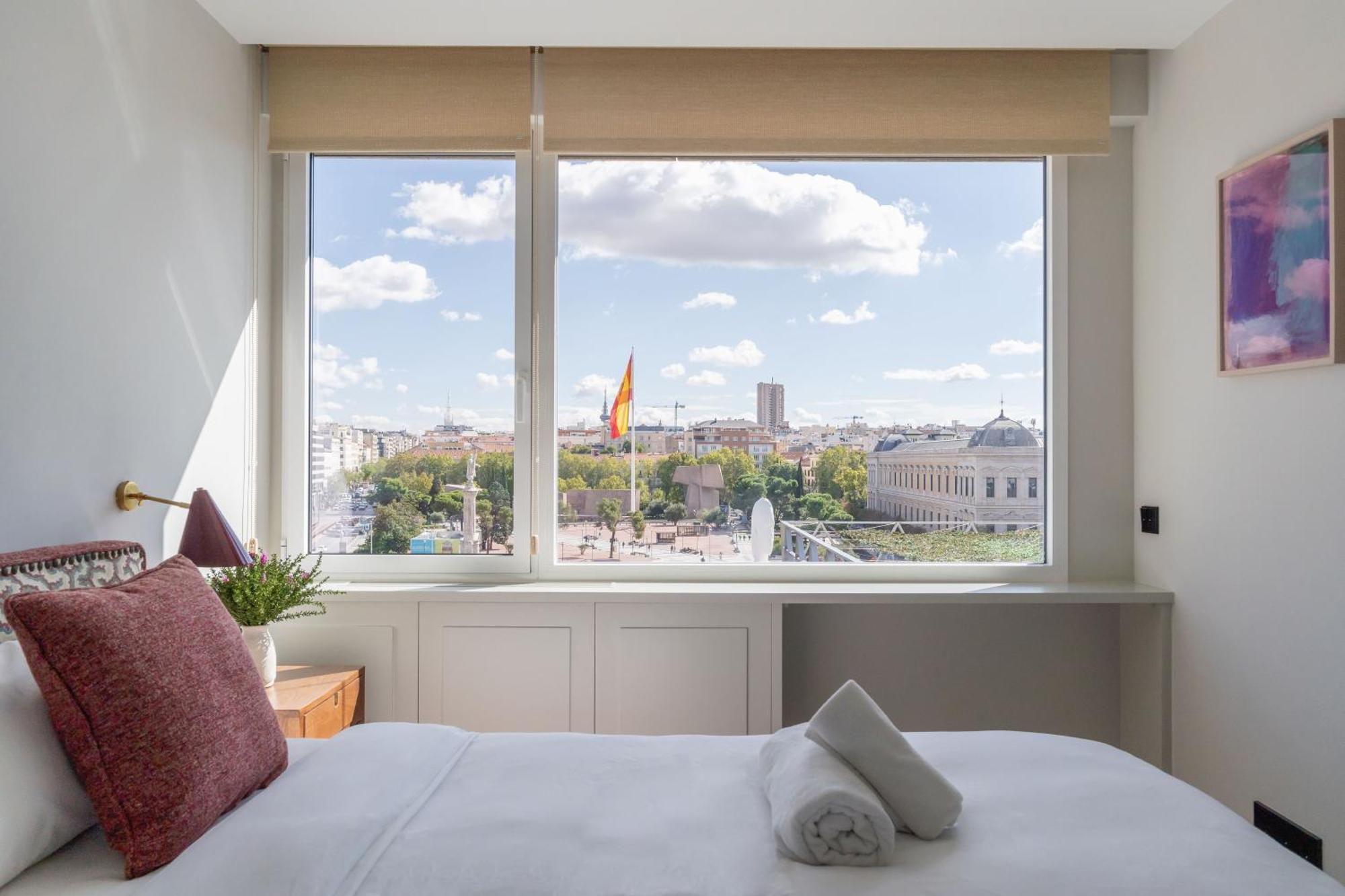 Amazing With Views To Colon-2bdr 2bths Apartment *