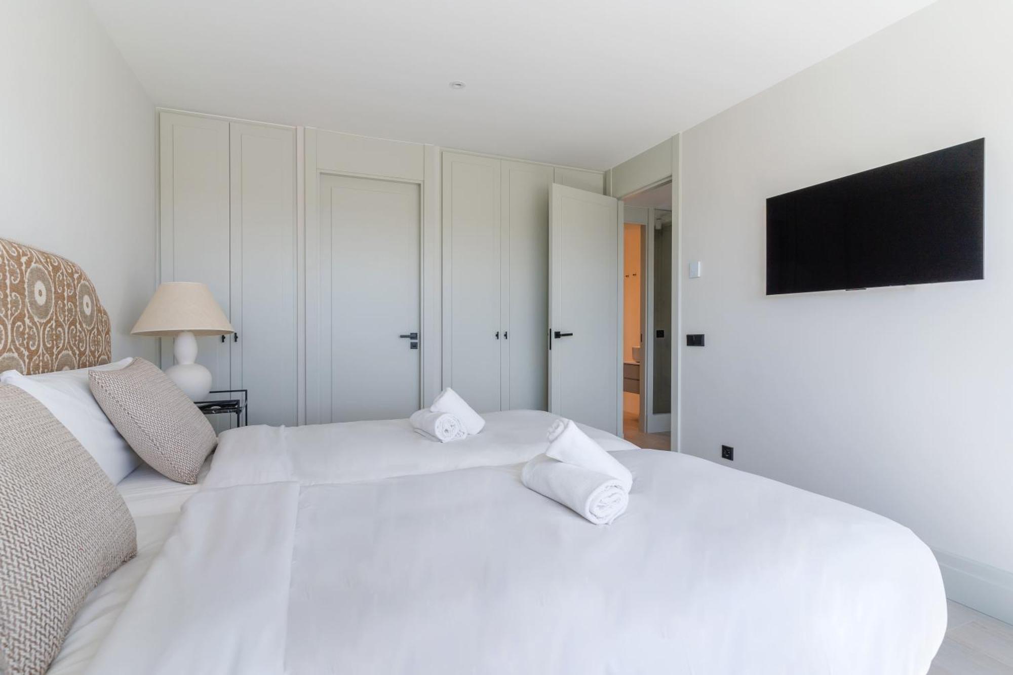 Amazing With Views To Colon-2bdr 2bths Apartment