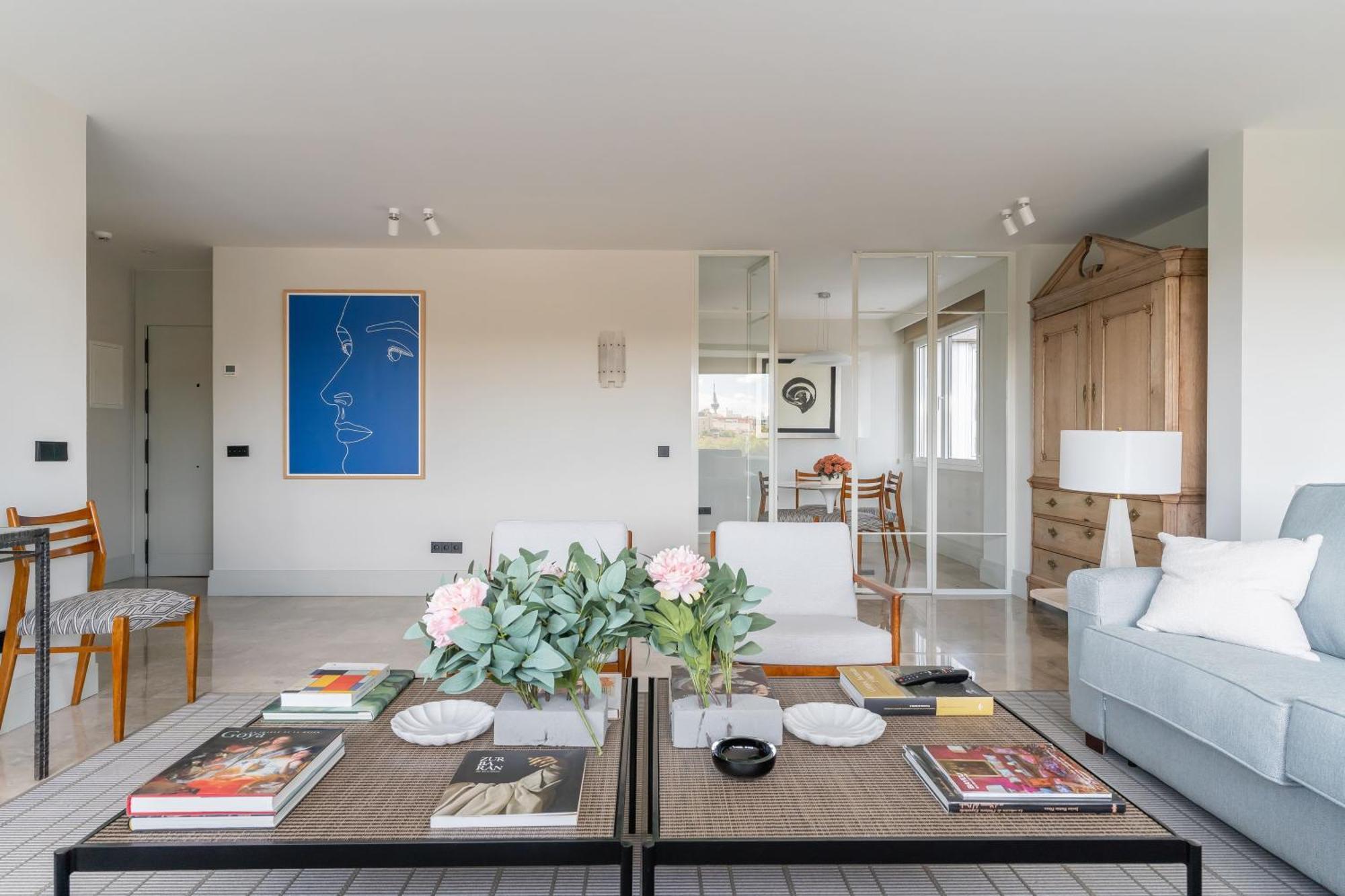 Amazing With Views To Colon-2bdr 2bths